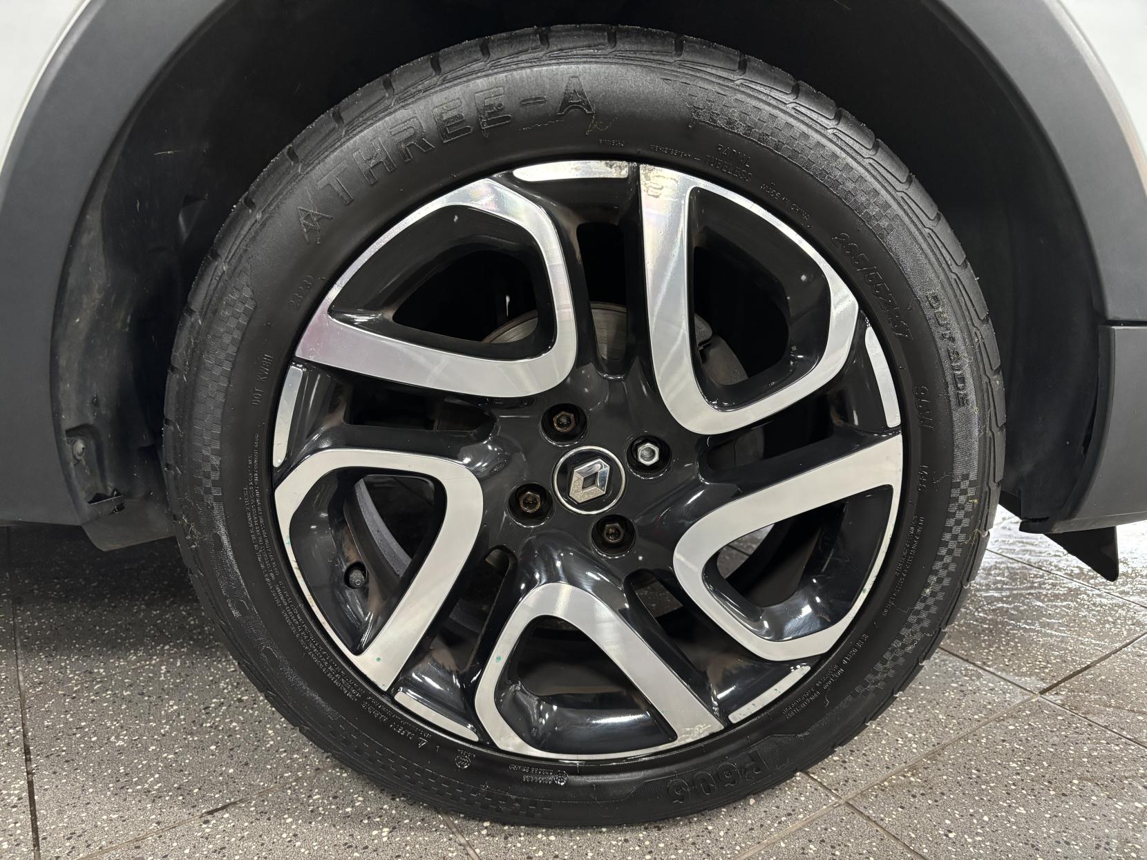 Renault Captur 0.9 TCe ENERGY Iconic SUV 5dr Petrol Manual Euro 6 (s/s) (90 ps)