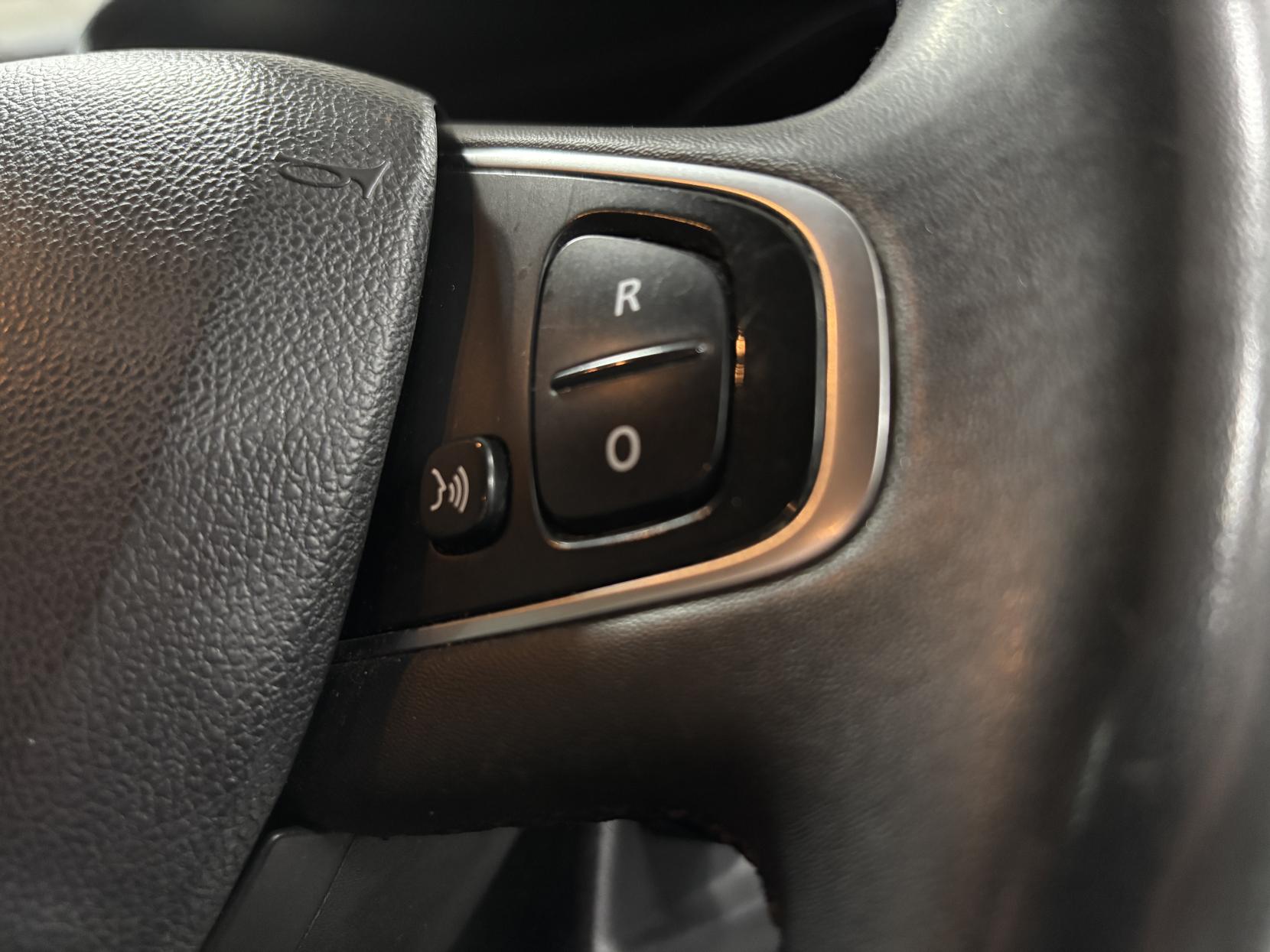 Renault Captur 0.9 TCe ENERGY Iconic SUV 5dr Petrol Manual Euro 6 (s/s) (90 ps)