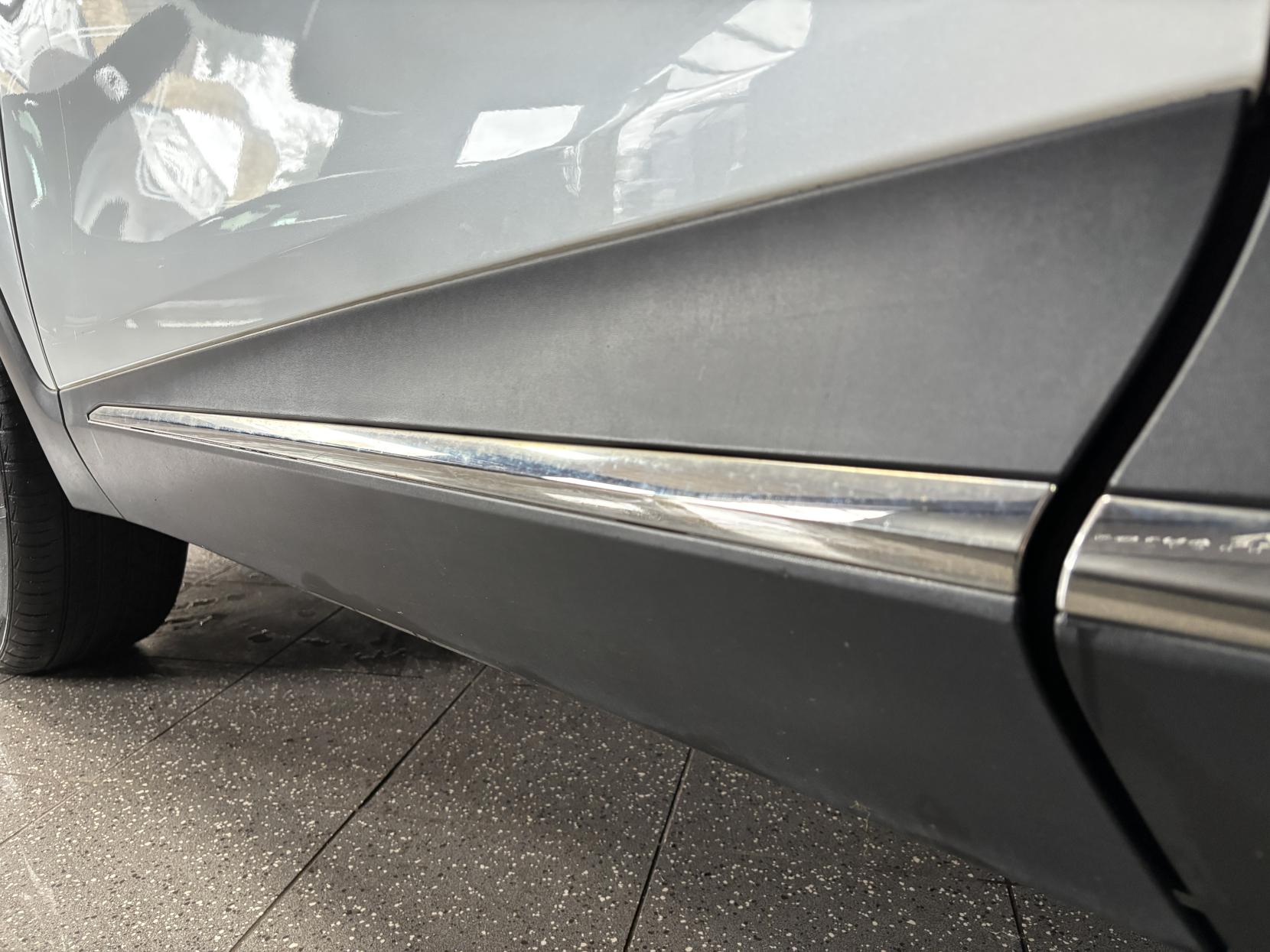 Renault Captur 0.9 TCe ENERGY Iconic SUV 5dr Petrol Manual Euro 6 (s/s) (90 ps)