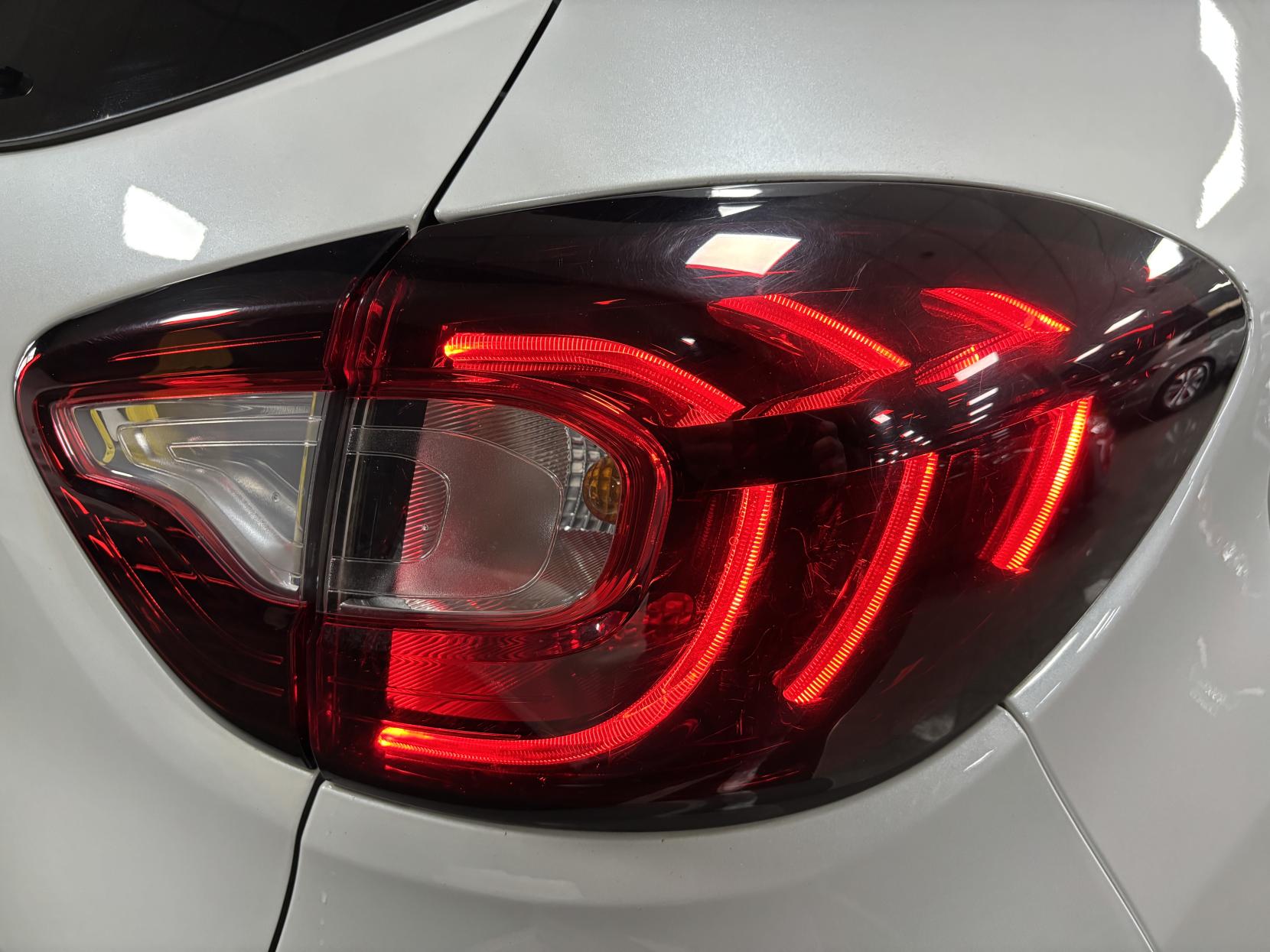 Renault Captur 0.9 TCe ENERGY Iconic SUV 5dr Petrol Manual Euro 6 (s/s) (90 ps)