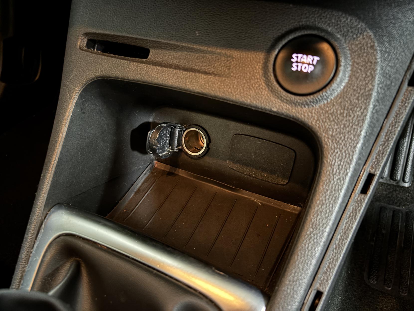 Renault Captur 0.9 TCe ENERGY Iconic SUV 5dr Petrol Manual Euro 6 (s/s) (90 ps)