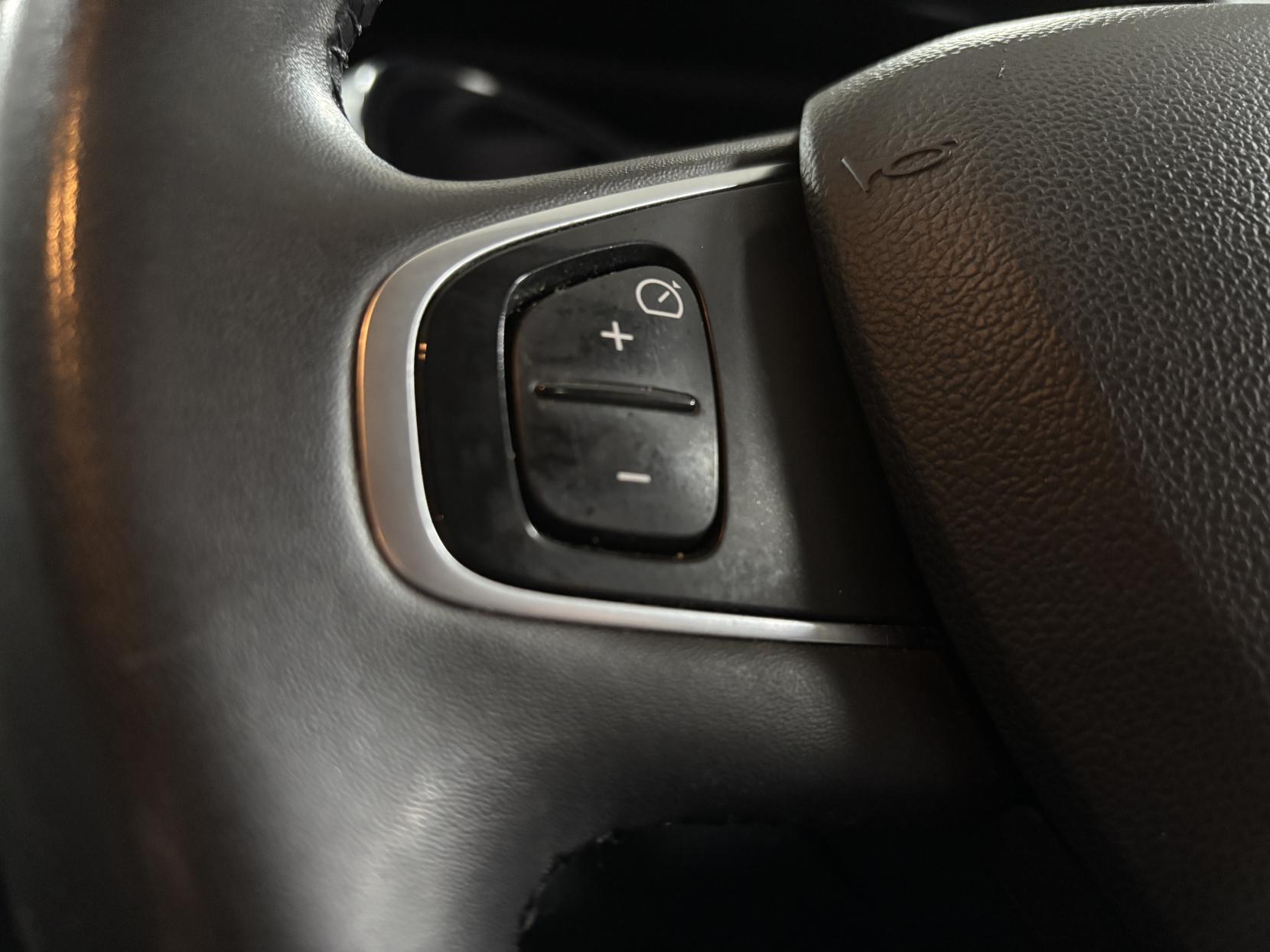 Renault Captur 0.9 TCe ENERGY Iconic SUV 5dr Petrol Manual Euro 6 (s/s) (90 ps)