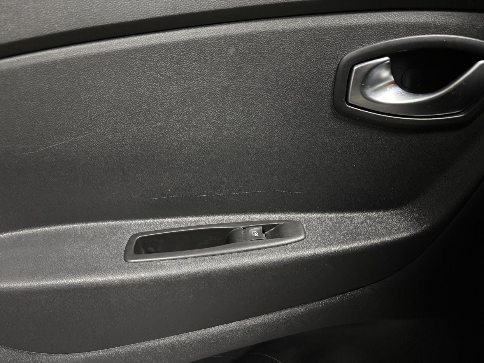 Renault Captur 0.9 TCe ENERGY Iconic SUV 5dr Petrol Manual Euro 6 (s/s) (90 ps)