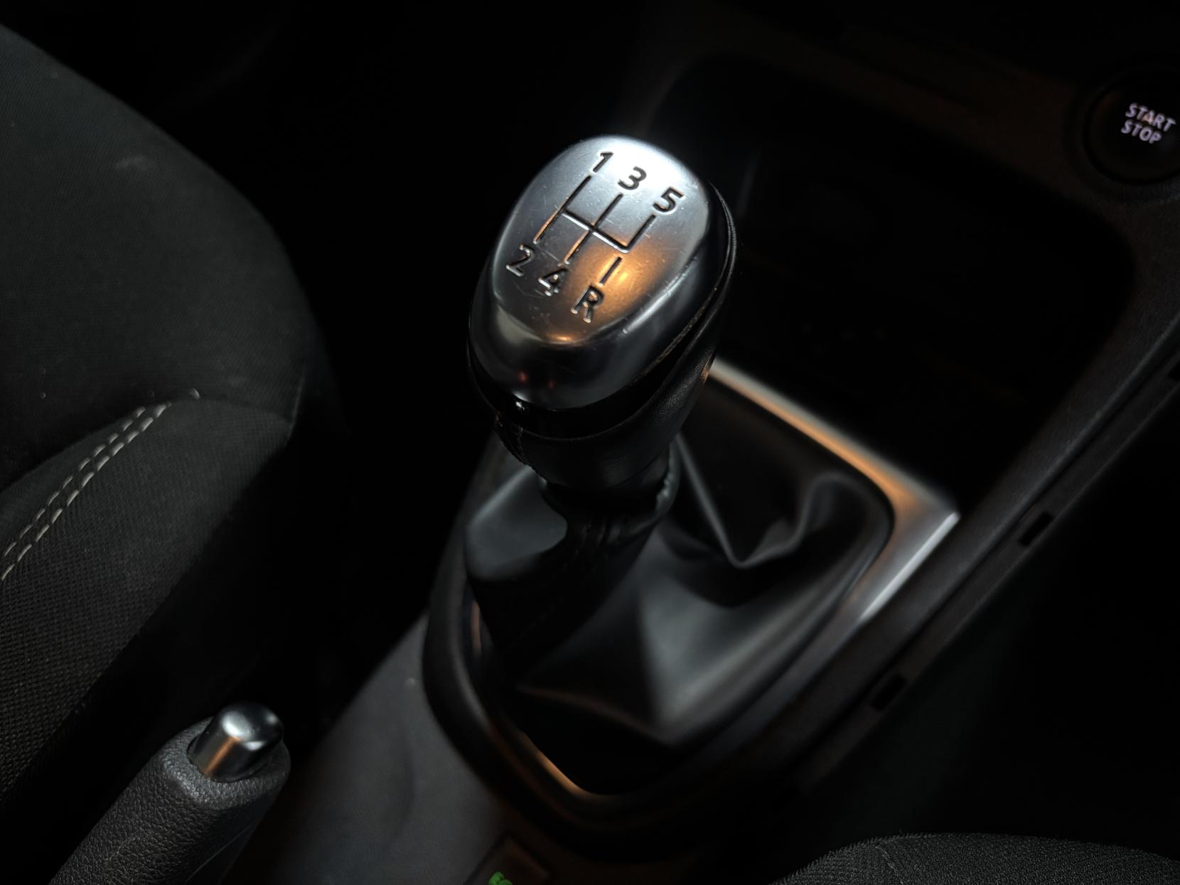 Renault Captur 0.9 TCe ENERGY Iconic SUV 5dr Petrol Manual Euro 6 (s/s) (90 ps)