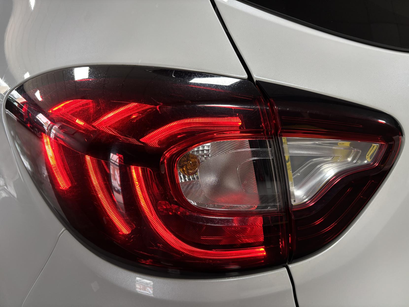 Renault Captur 0.9 TCe ENERGY Iconic SUV 5dr Petrol Manual Euro 6 (s/s) (90 ps)