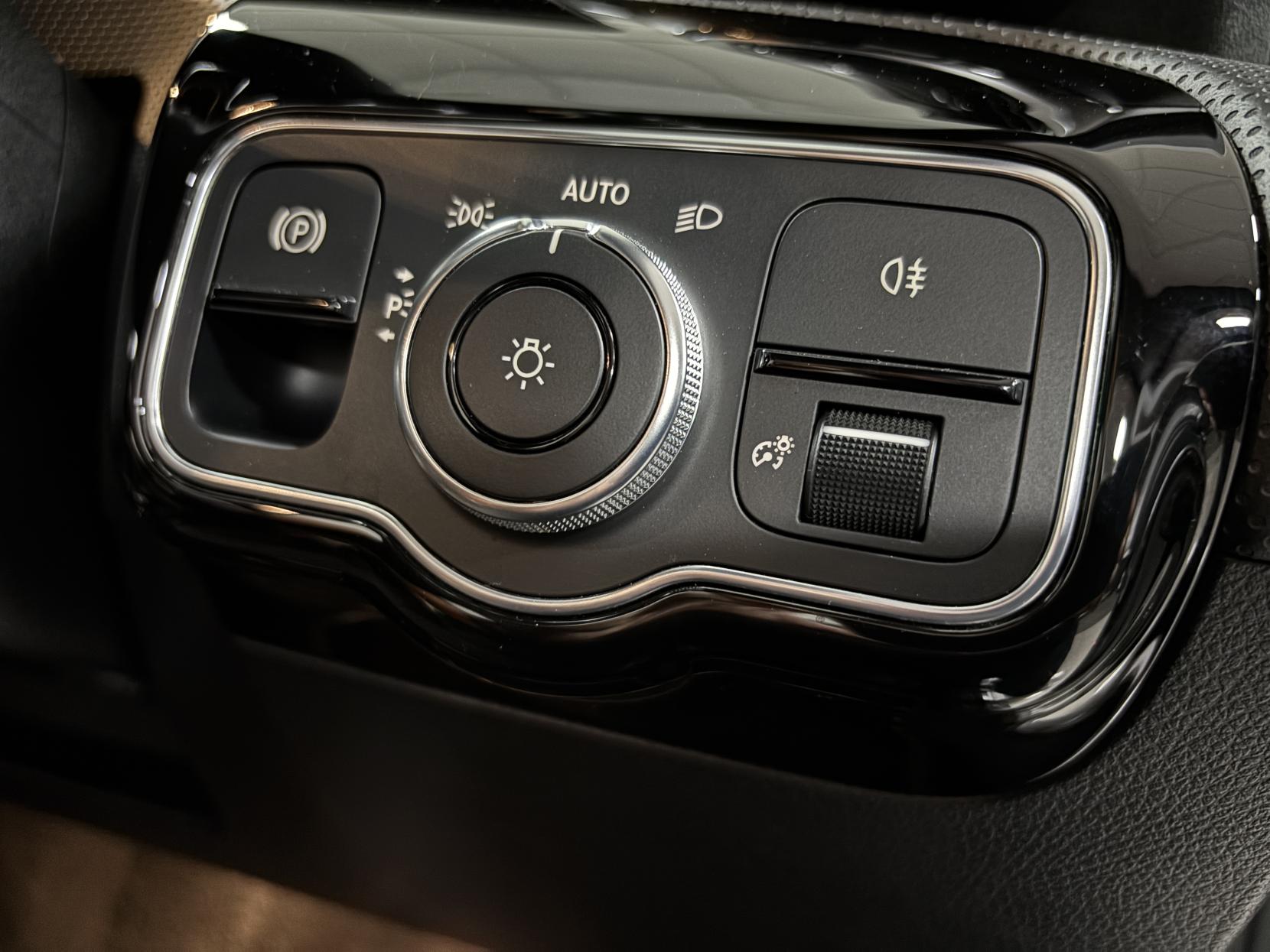 Mercedes-Benz A Class 1.3 A200 AMG Line (Executive) Hatchback 5dr Petrol 7G-DCT Euro 6 (s/s) (163 ps)