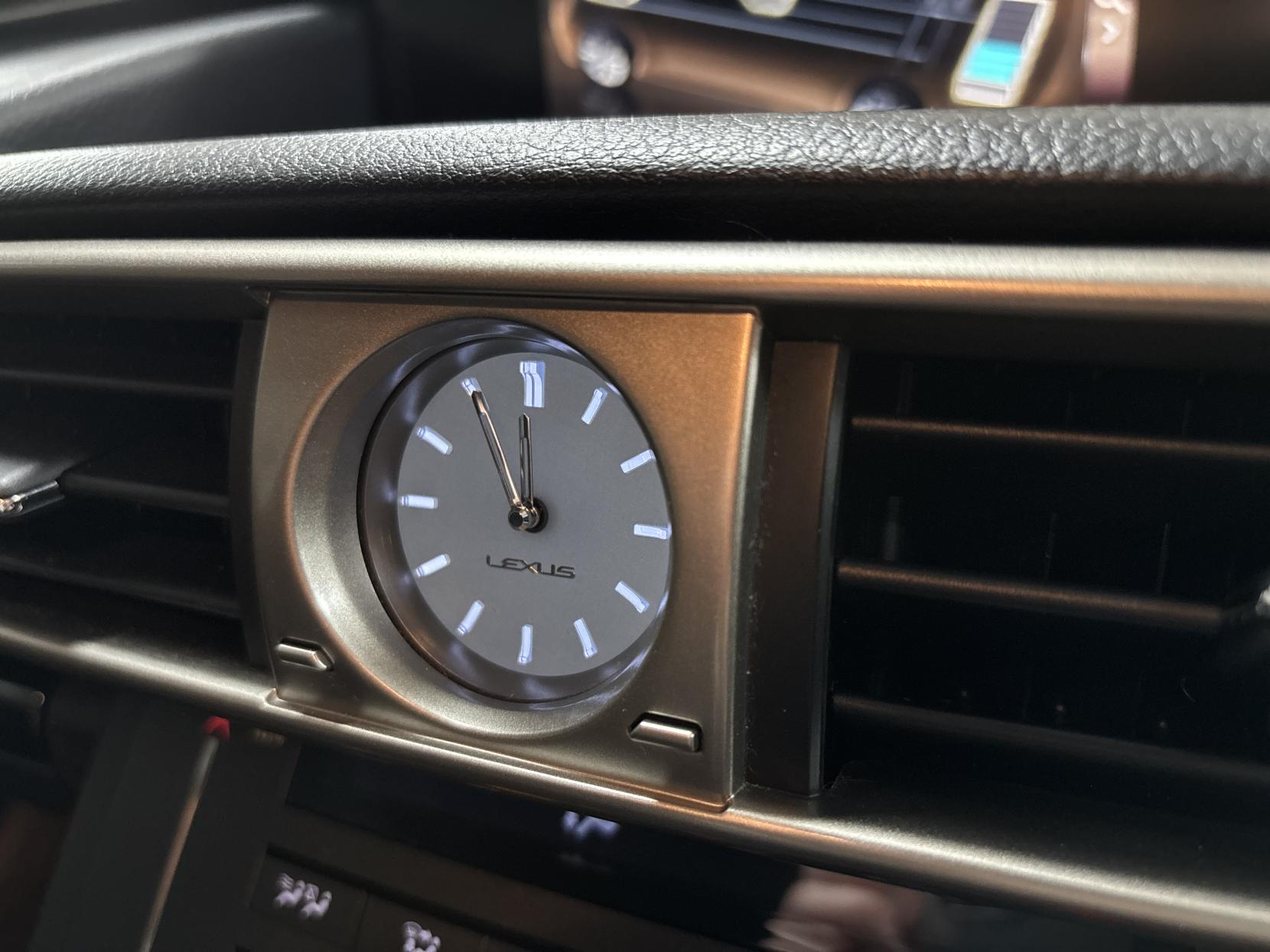 Lexus IS 2.5 300h Executive Edition Saloon 4dr Petrol Hybrid E-CVT Euro 5 (s/s) (223 ps)