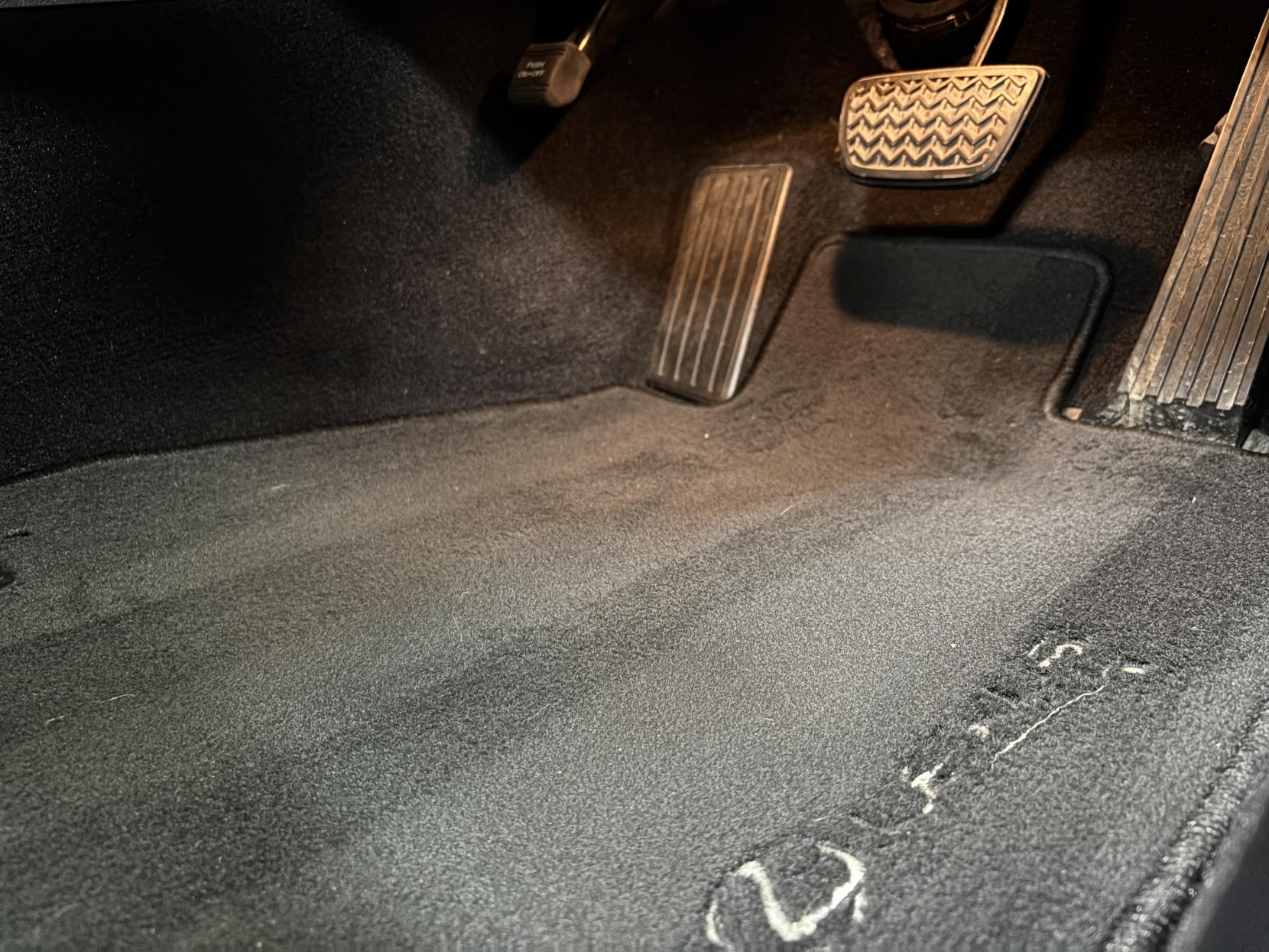 Lexus IS 2.5 300h Executive Edition Saloon 4dr Petrol Hybrid E-CVT Euro 5 (s/s) (223 ps)