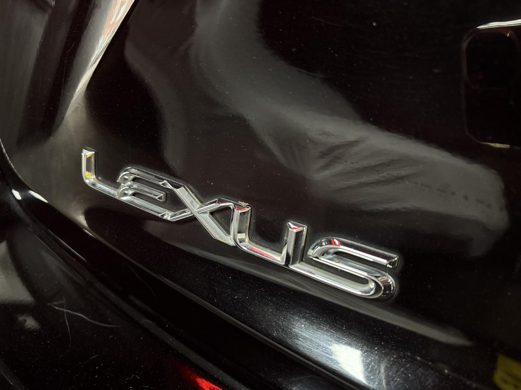 Lexus IS 2.5 300h Executive Edition Saloon 4dr Petrol Hybrid E-CVT Euro 5 (s/s) (223 ps)