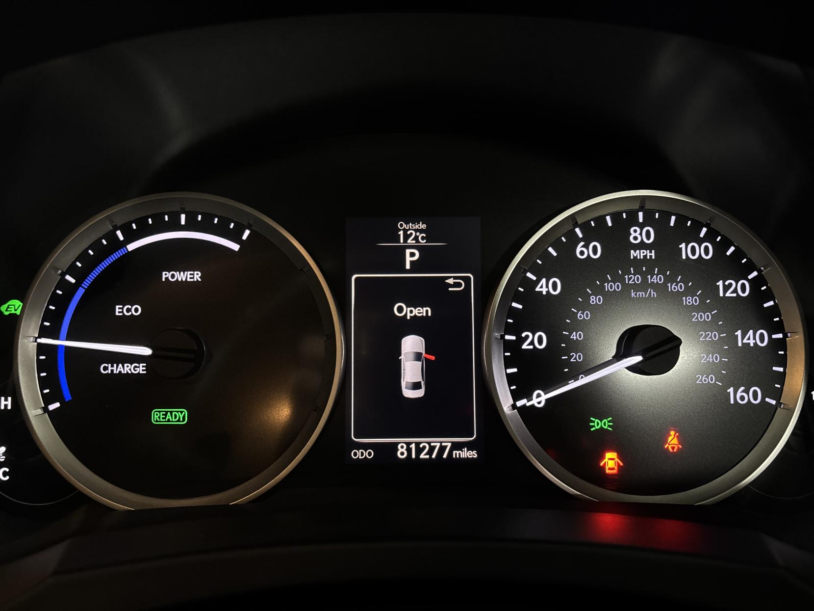 Lexus IS 2.5 300h Executive Edition Saloon 4dr Petrol Hybrid E-CVT Euro 5 (s/s) (223 ps)