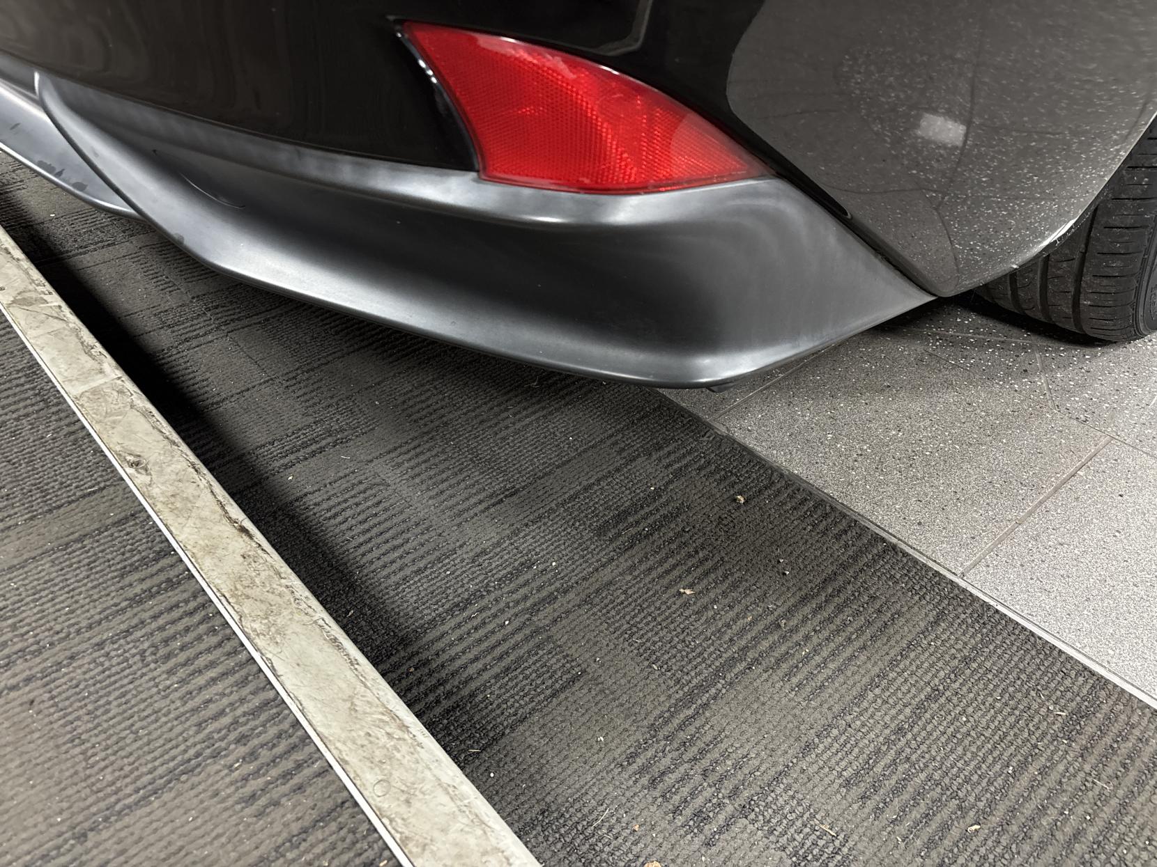 Lexus IS 2.5 300h Executive Edition Saloon 4dr Petrol Hybrid E-CVT Euro 5 (s/s) (223 ps)