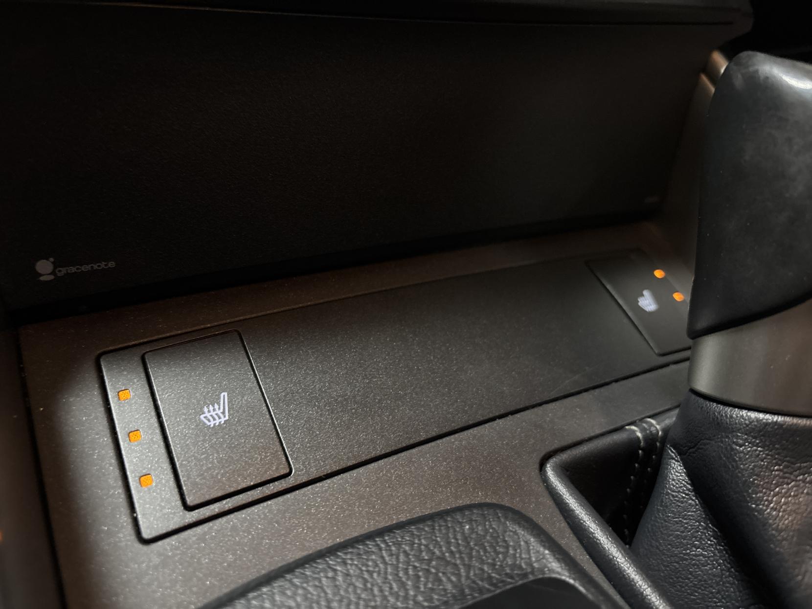 Lexus IS 2.5 300h Executive Edition Saloon 4dr Petrol Hybrid E-CVT Euro 5 (s/s) (223 ps)