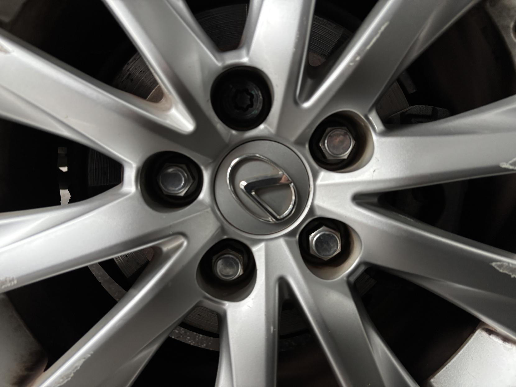 Lexus IS 2.5 300h Executive Edition Saloon 4dr Petrol Hybrid E-CVT Euro 5 (s/s) (223 ps)