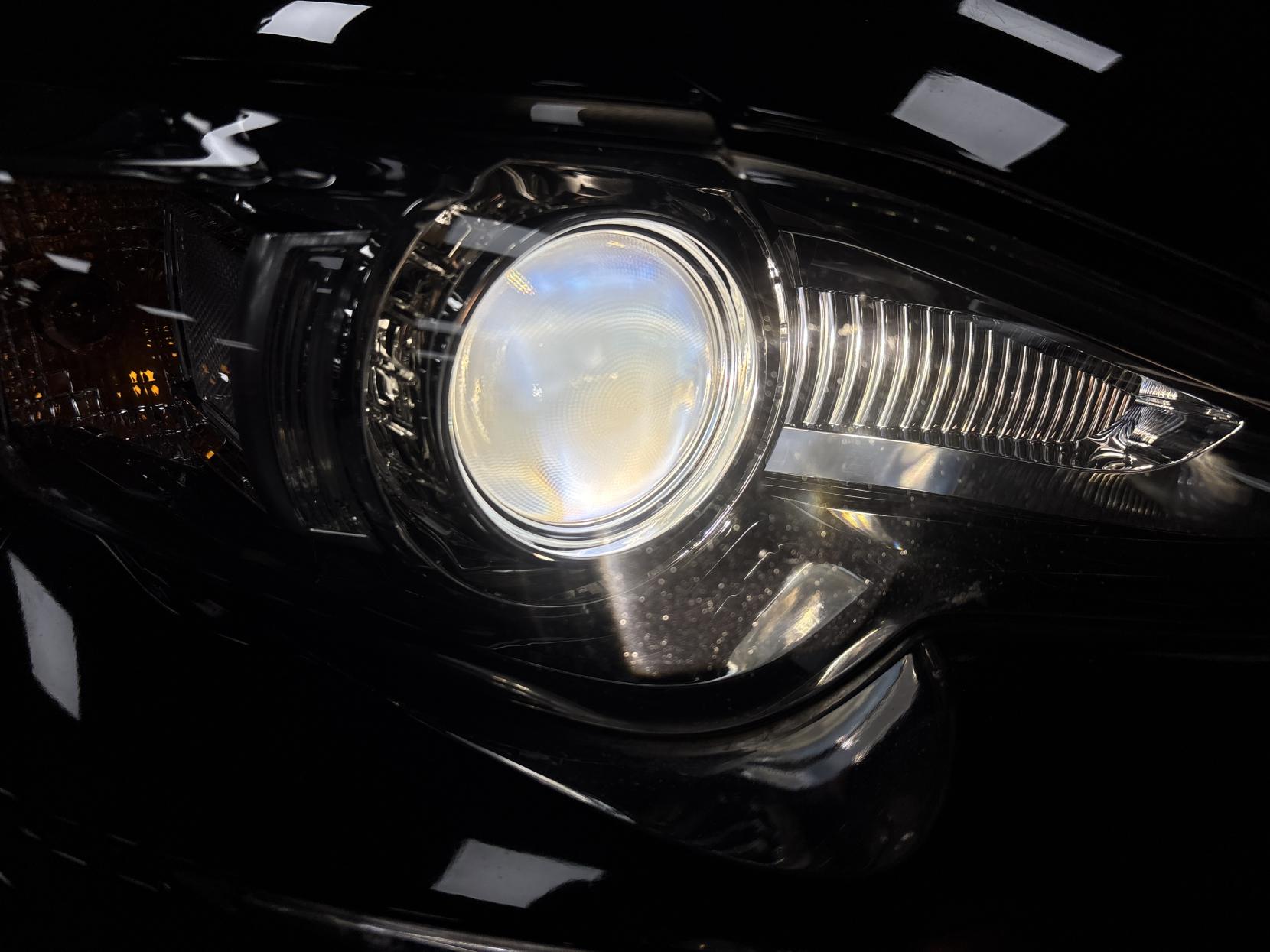 Lexus IS 2.5 300h Executive Edition Saloon 4dr Petrol Hybrid E-CVT Euro 5 (s/s) (223 ps)