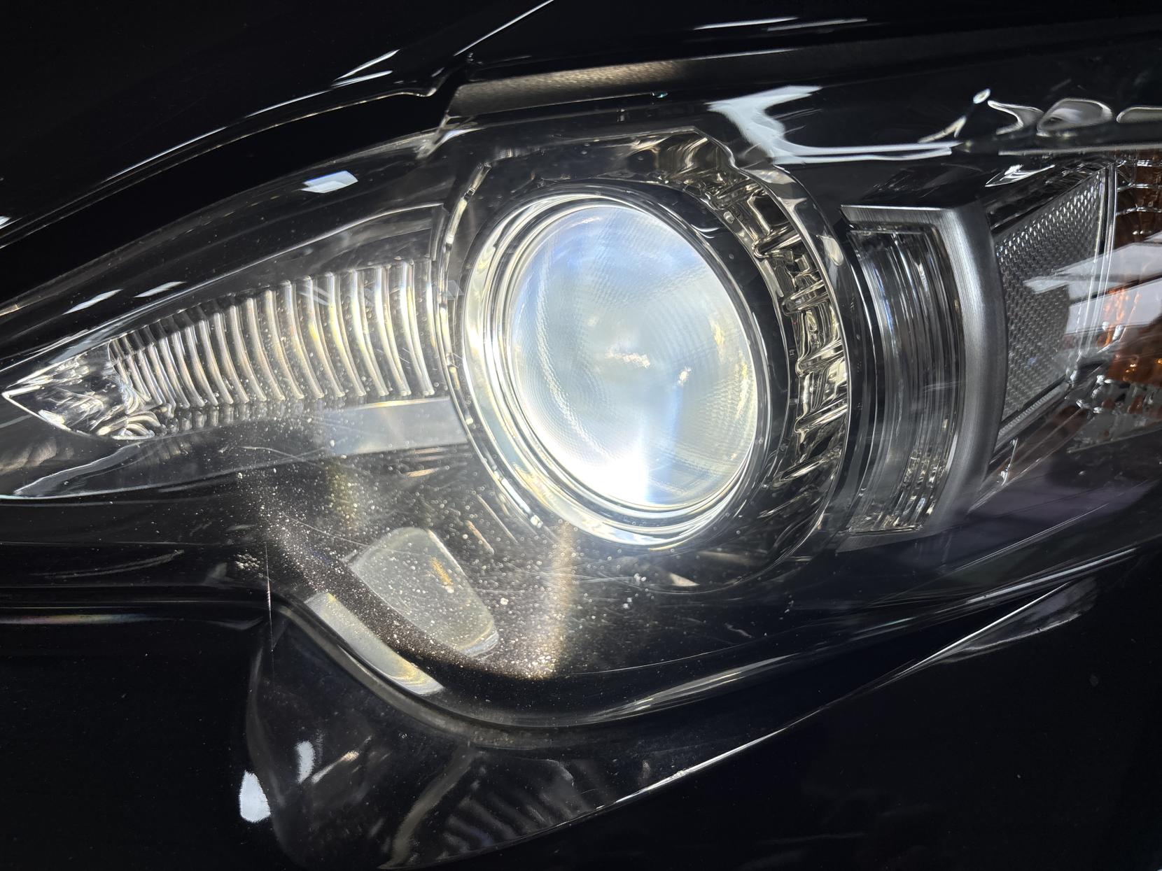 Lexus IS 2.5 300h Executive Edition Saloon 4dr Petrol Hybrid E-CVT Euro 5 (s/s) (223 ps)