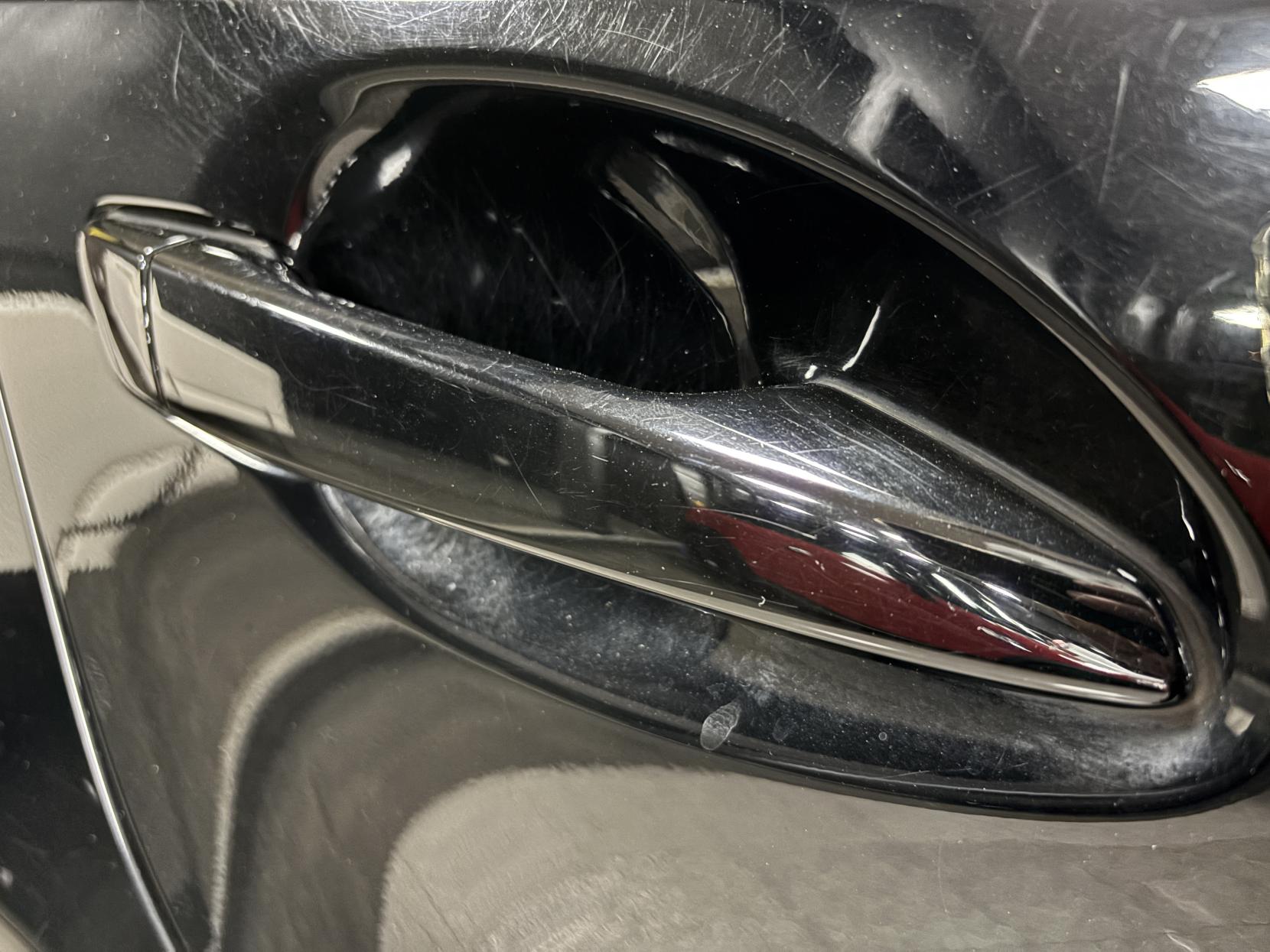 Lexus IS 2.5 300h Executive Edition Saloon 4dr Petrol Hybrid E-CVT Euro 5 (s/s) (223 ps)