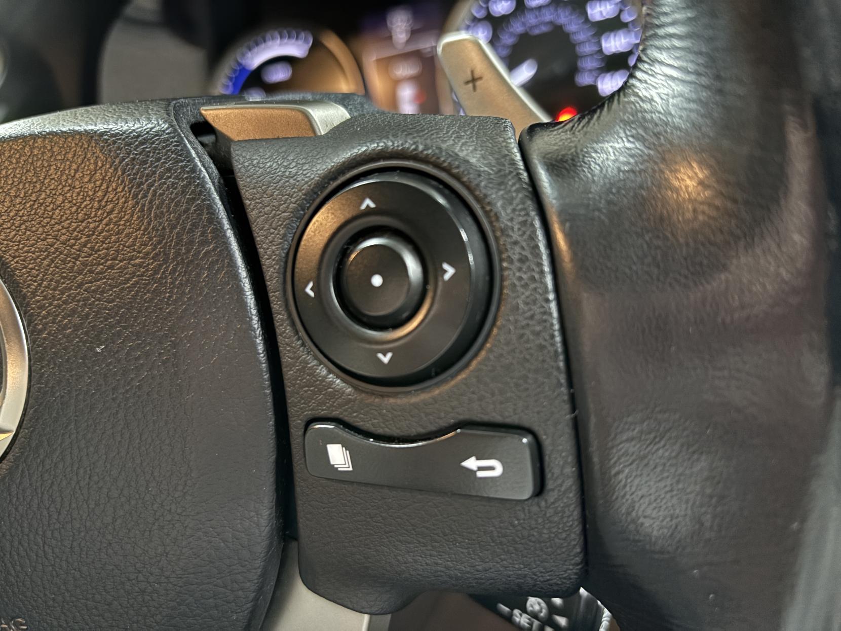 Lexus IS 2.5 300h Executive Edition Saloon 4dr Petrol Hybrid E-CVT Euro 5 (s/s) (223 ps)