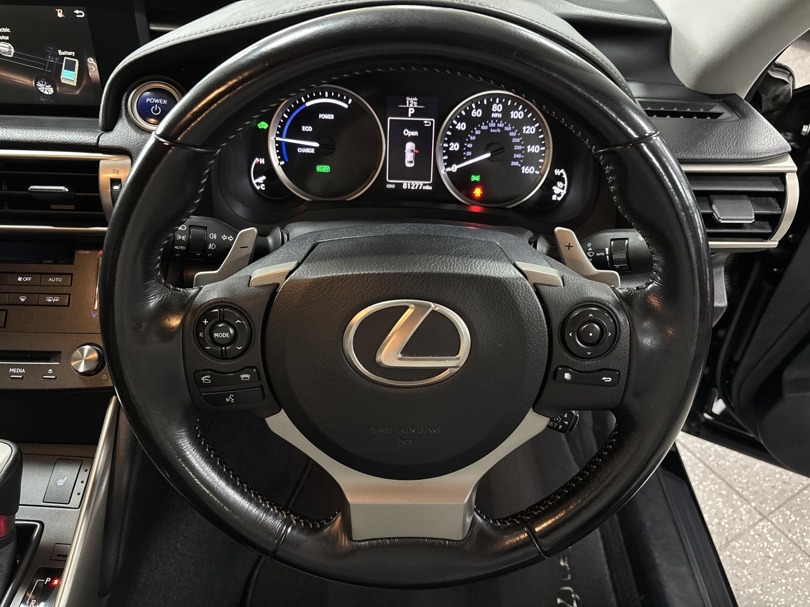 Lexus IS 2.5 300h Executive Edition Saloon 4dr Petrol Hybrid E-CVT Euro 5 (s/s) (223 ps)