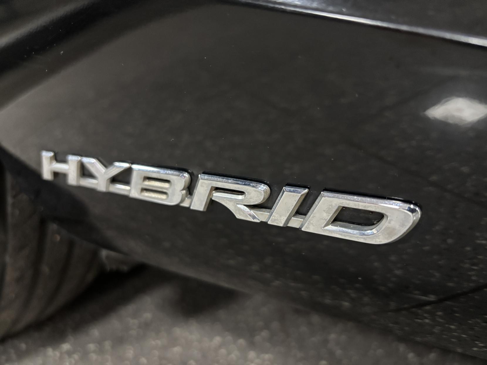 Lexus IS 2.5 300h Executive Edition Saloon 4dr Petrol Hybrid E-CVT Euro 5 (s/s) (223 ps)