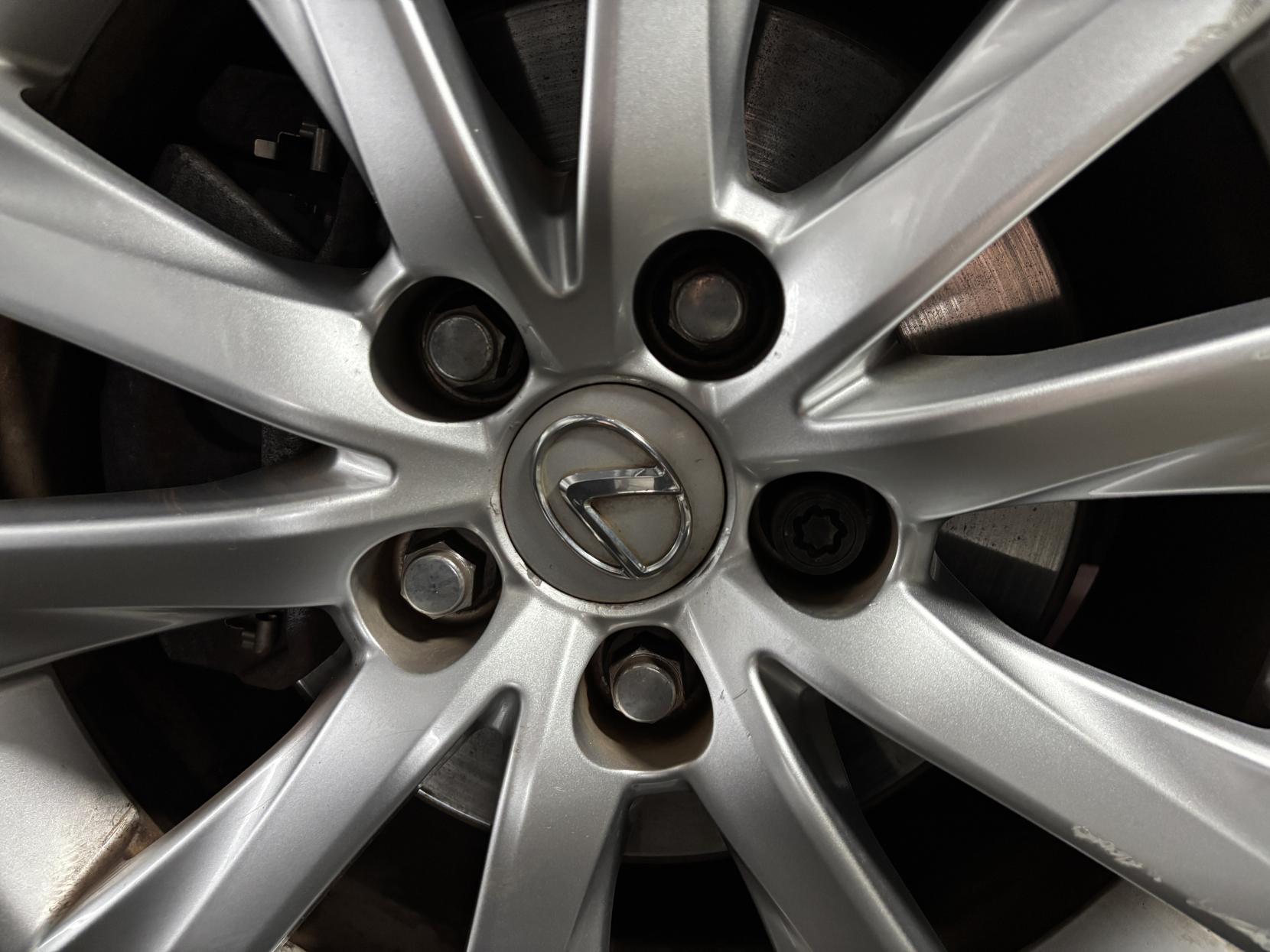 Lexus IS 2.5 300h Executive Edition Saloon 4dr Petrol Hybrid E-CVT Euro 5 (s/s) (223 ps)