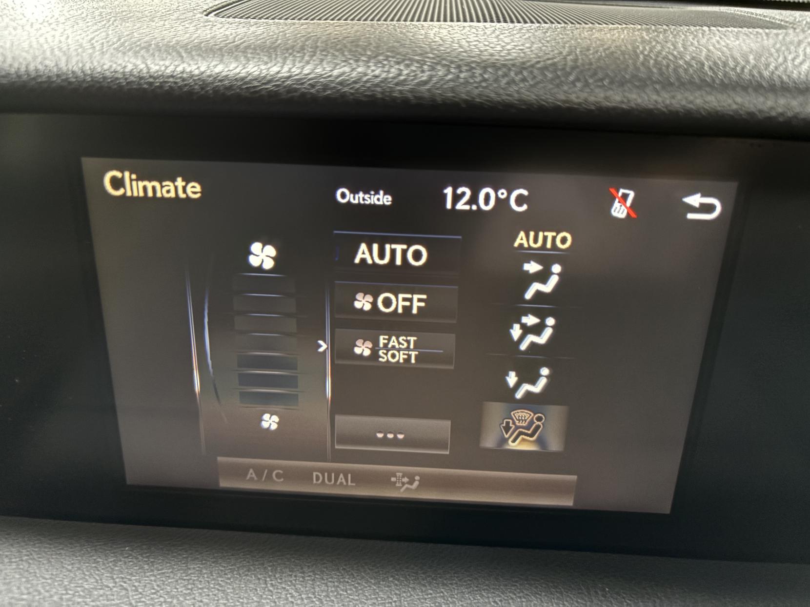 Lexus IS 2.5 300h Executive Edition Saloon 4dr Petrol Hybrid E-CVT Euro 5 (s/s) (223 ps)