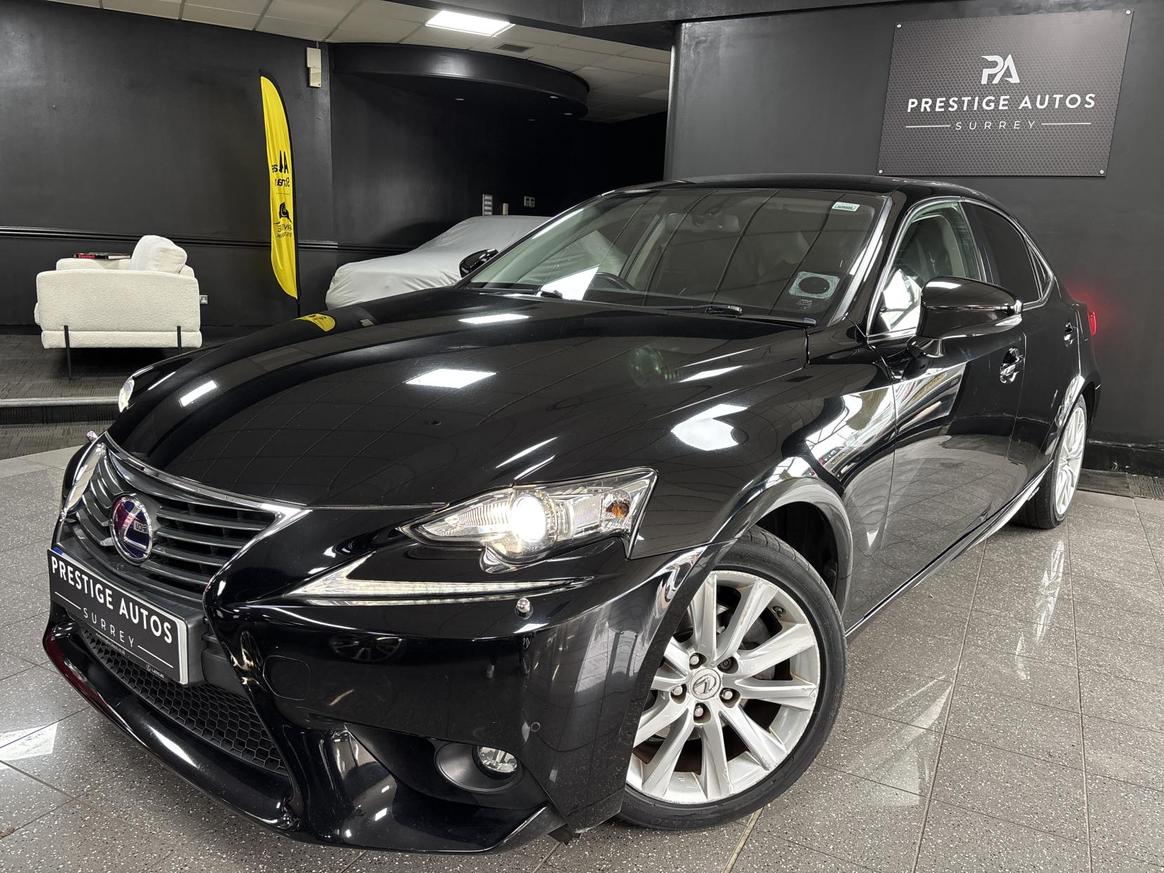 Lexus IS 2.5 300h Executive Edition Saloon 4dr Petrol Hybrid E-CVT Euro 5 (s/s) (223 ps)