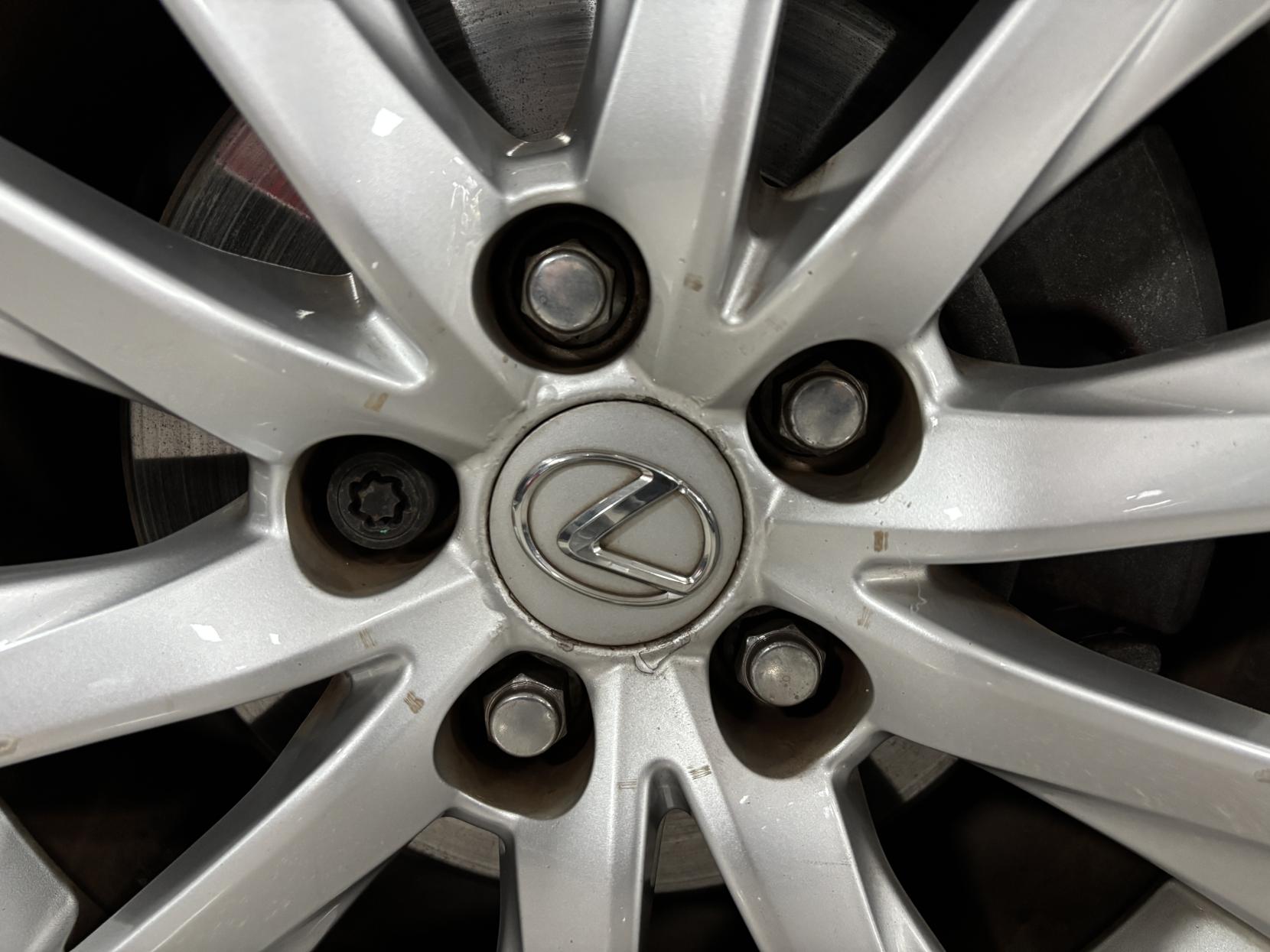 Lexus IS 2.5 300h Executive Edition Saloon 4dr Petrol Hybrid E-CVT Euro 5 (s/s) (223 ps)