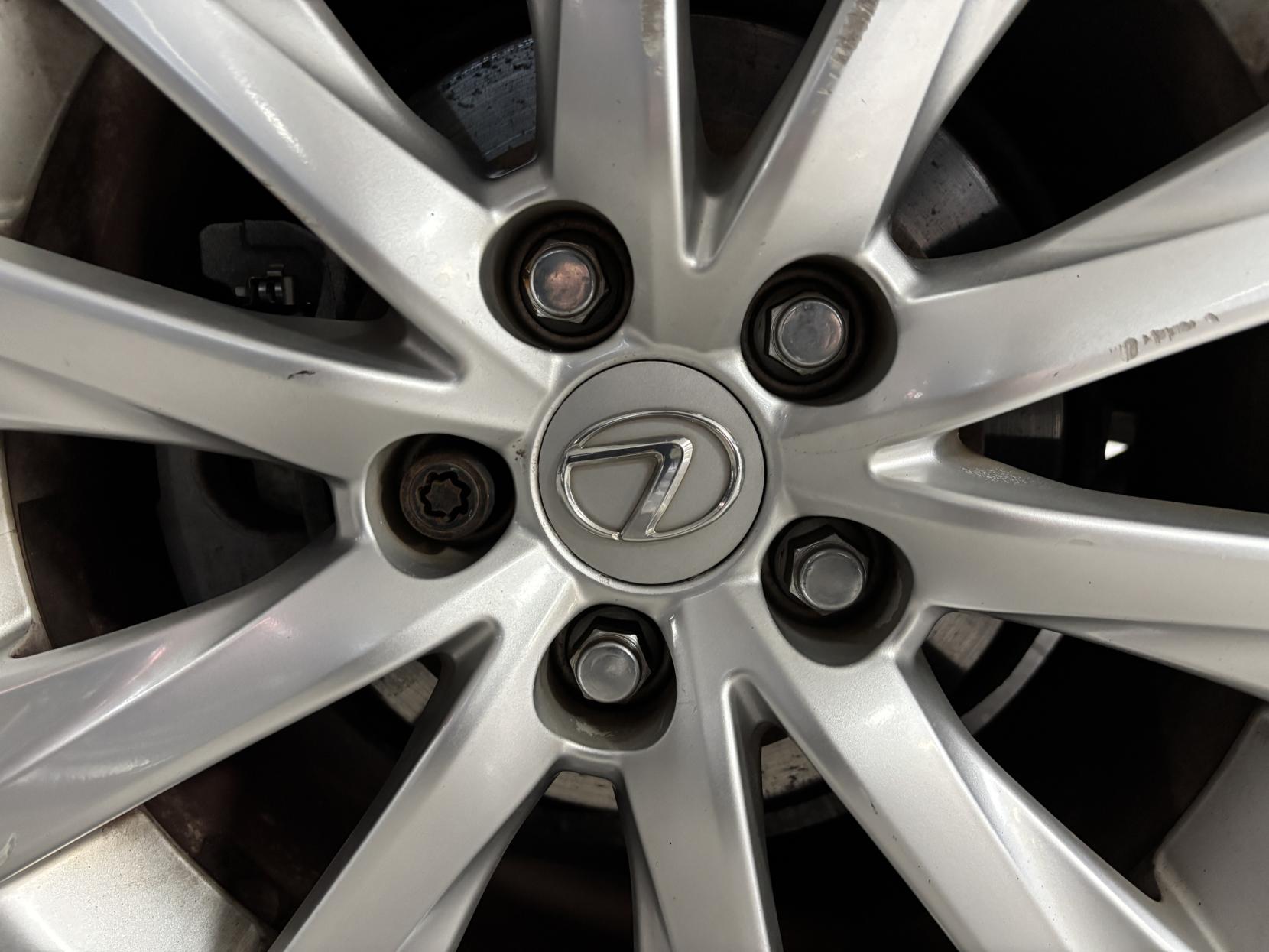 Lexus IS 2.5 300h Executive Edition Saloon 4dr Petrol Hybrid E-CVT Euro 5 (s/s) (223 ps)