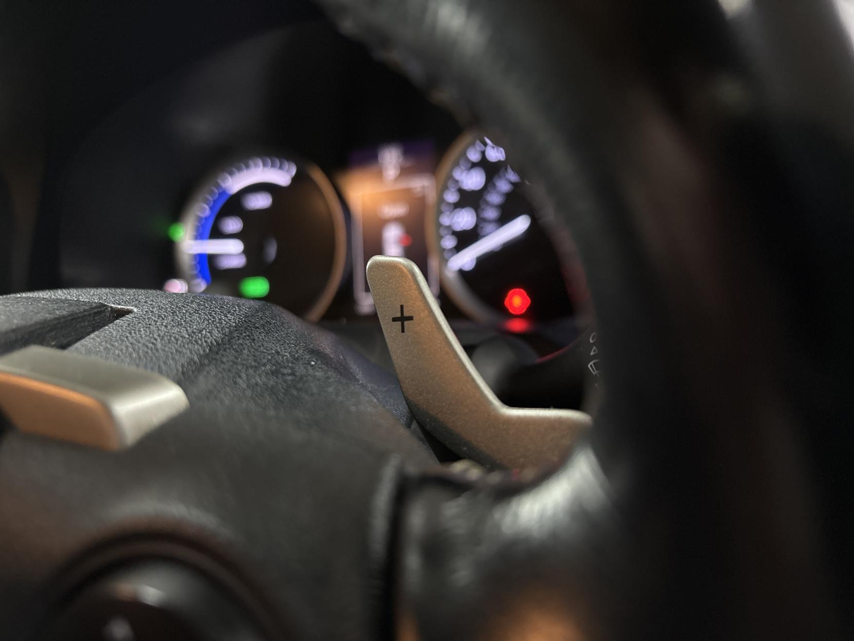 Lexus IS 2.5 300h Executive Edition Saloon 4dr Petrol Hybrid E-CVT Euro 5 (s/s) (223 ps)