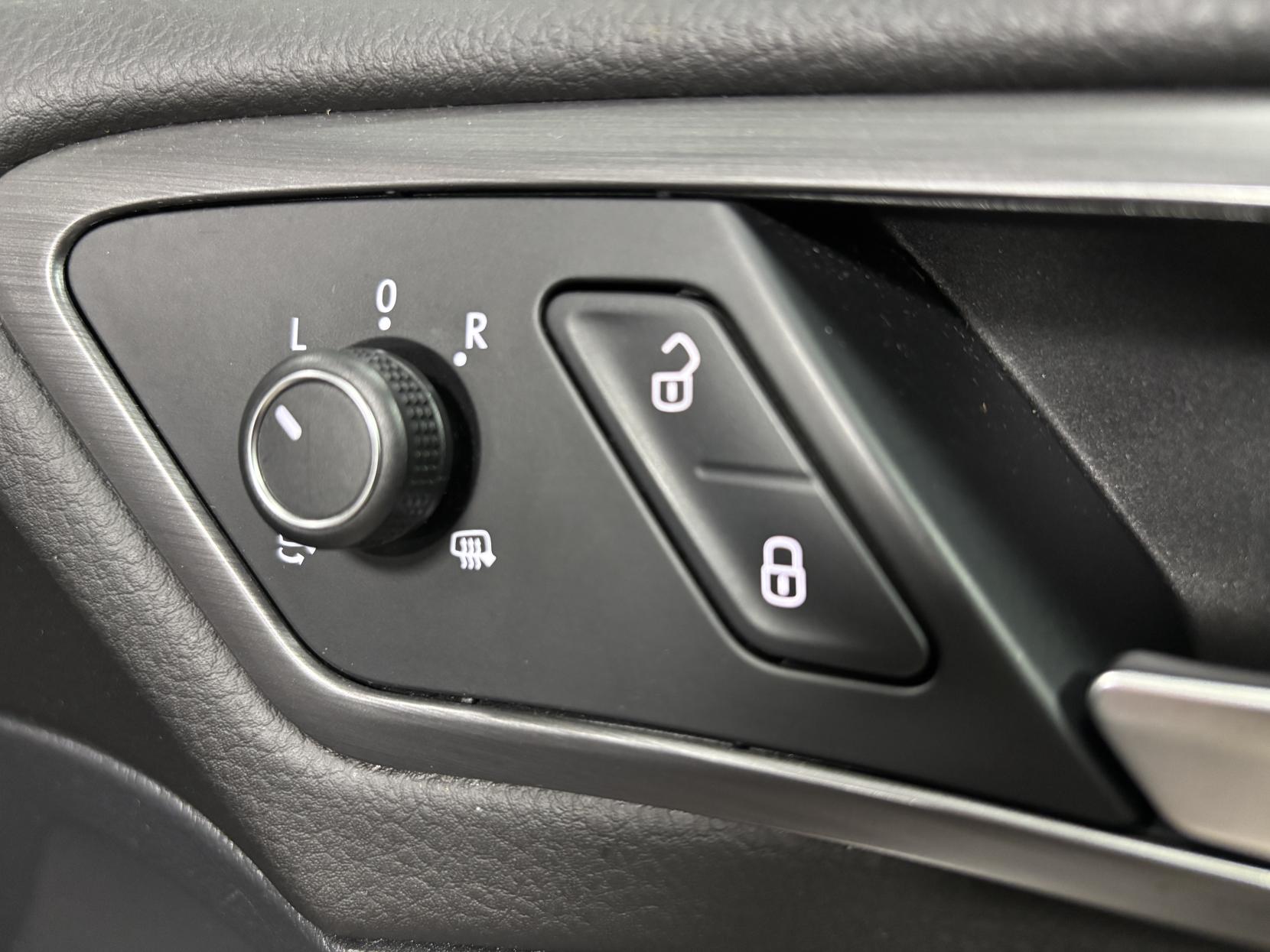 Volkswagen Golf 1.5 TSI EVO SE Nav Hatchback 5dr Petrol Manual Euro 6 (s/s) (130 ps)