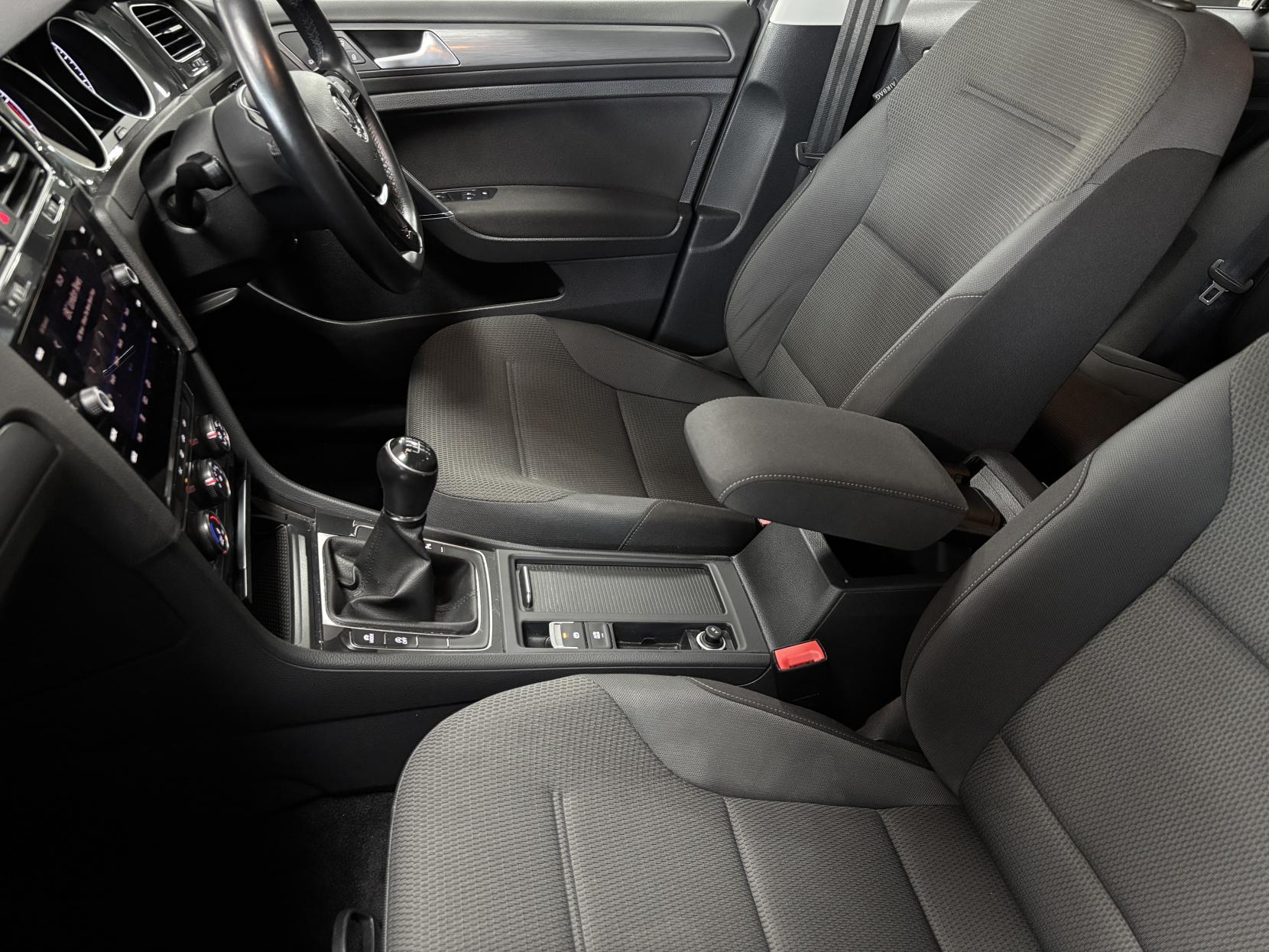 Volkswagen Golf 1.5 TSI EVO SE Nav Hatchback 5dr Petrol Manual Euro 6 (s/s) (130 ps)