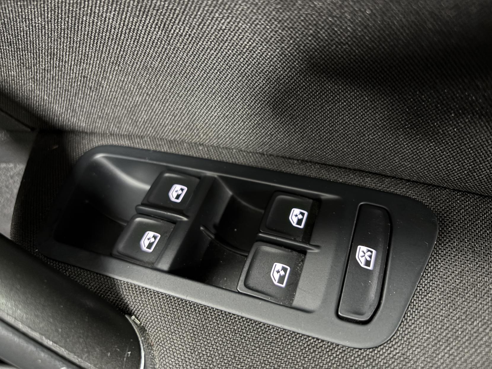 Volkswagen Golf 1.5 TSI EVO SE Nav Hatchback 5dr Petrol Manual Euro 6 (s/s) (130 ps)