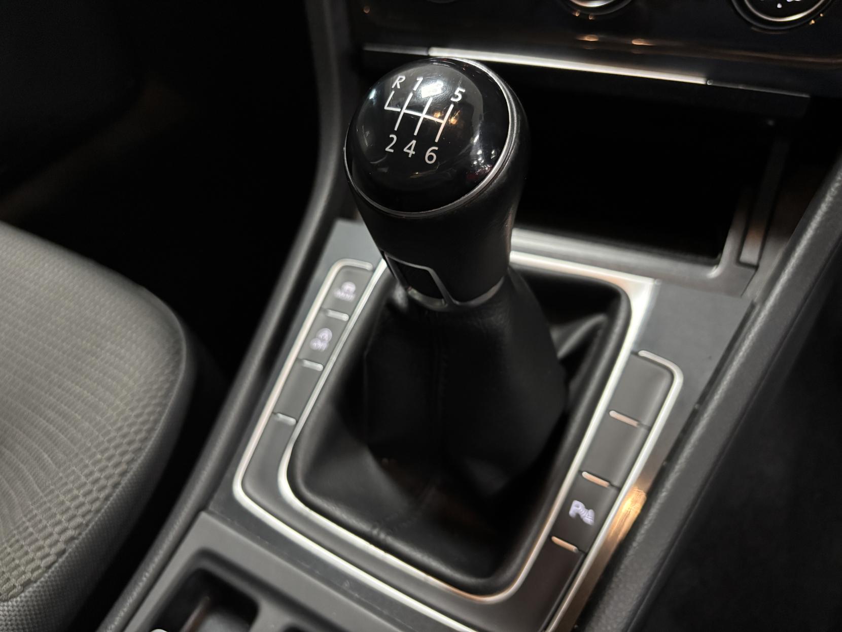 Volkswagen Golf 1.5 TSI EVO SE Nav Hatchback 5dr Petrol Manual Euro 6 (s/s) (130 ps)