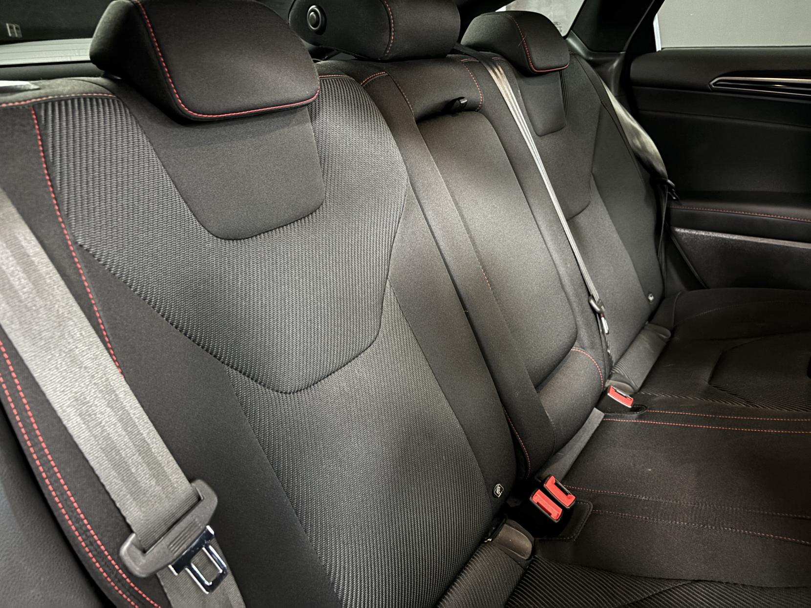 Ford Mondeo 2.0 TDCi ST-Line Hatchback 5dr Diesel Powershift Euro 6 (s/s) (180 ps)