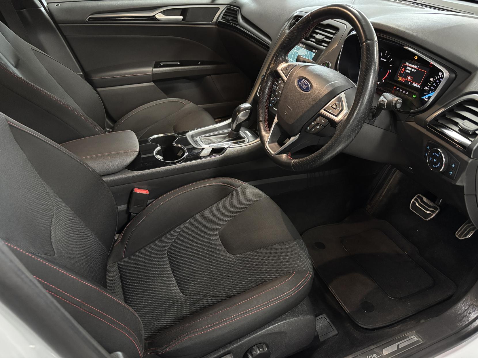 Ford Mondeo 2.0 TDCi ST-Line Hatchback 5dr Diesel Powershift Euro 6 (s/s) (180 ps)