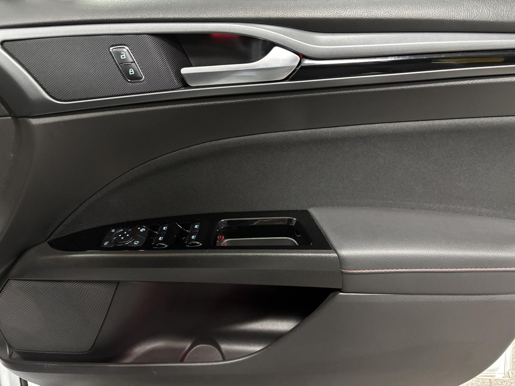 Ford Mondeo 2.0 TDCi ST-Line Hatchback 5dr Diesel Powershift Euro 6 (s/s) (180 ps)