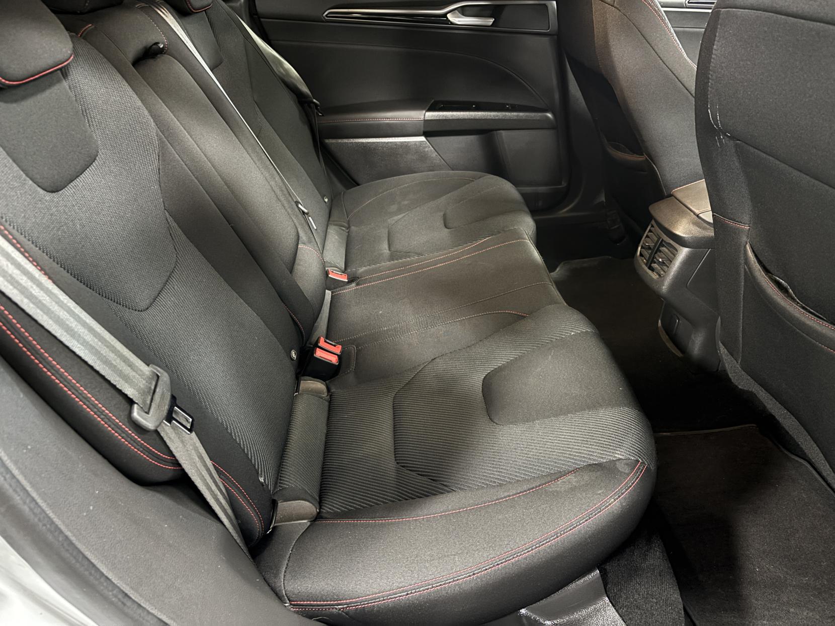 Ford Mondeo 2.0 TDCi ST-Line Hatchback 5dr Diesel Powershift Euro 6 (s/s) (180 ps)