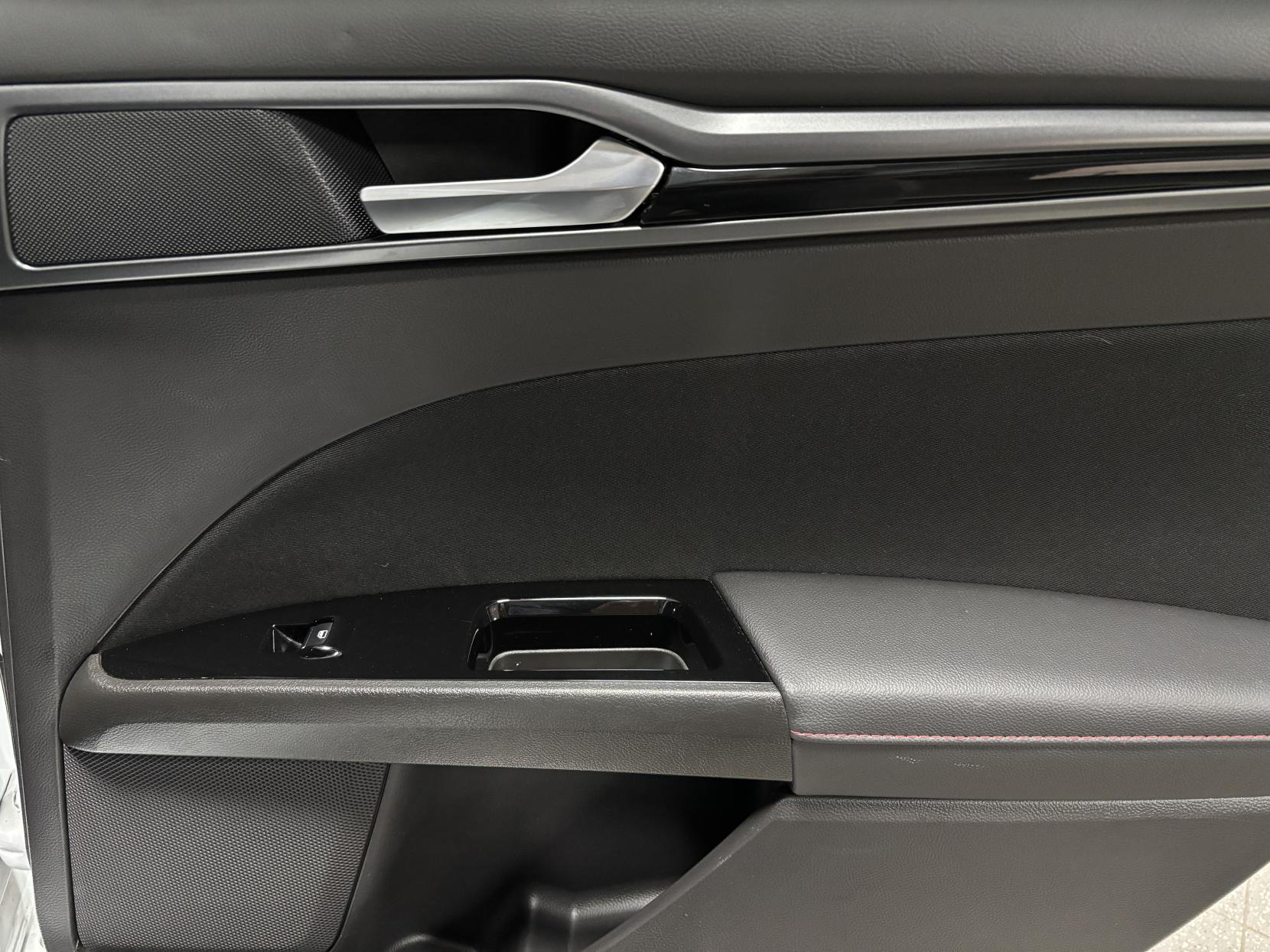 Ford Mondeo 2.0 TDCi ST-Line Hatchback 5dr Diesel Powershift Euro 6 (s/s) (180 ps)