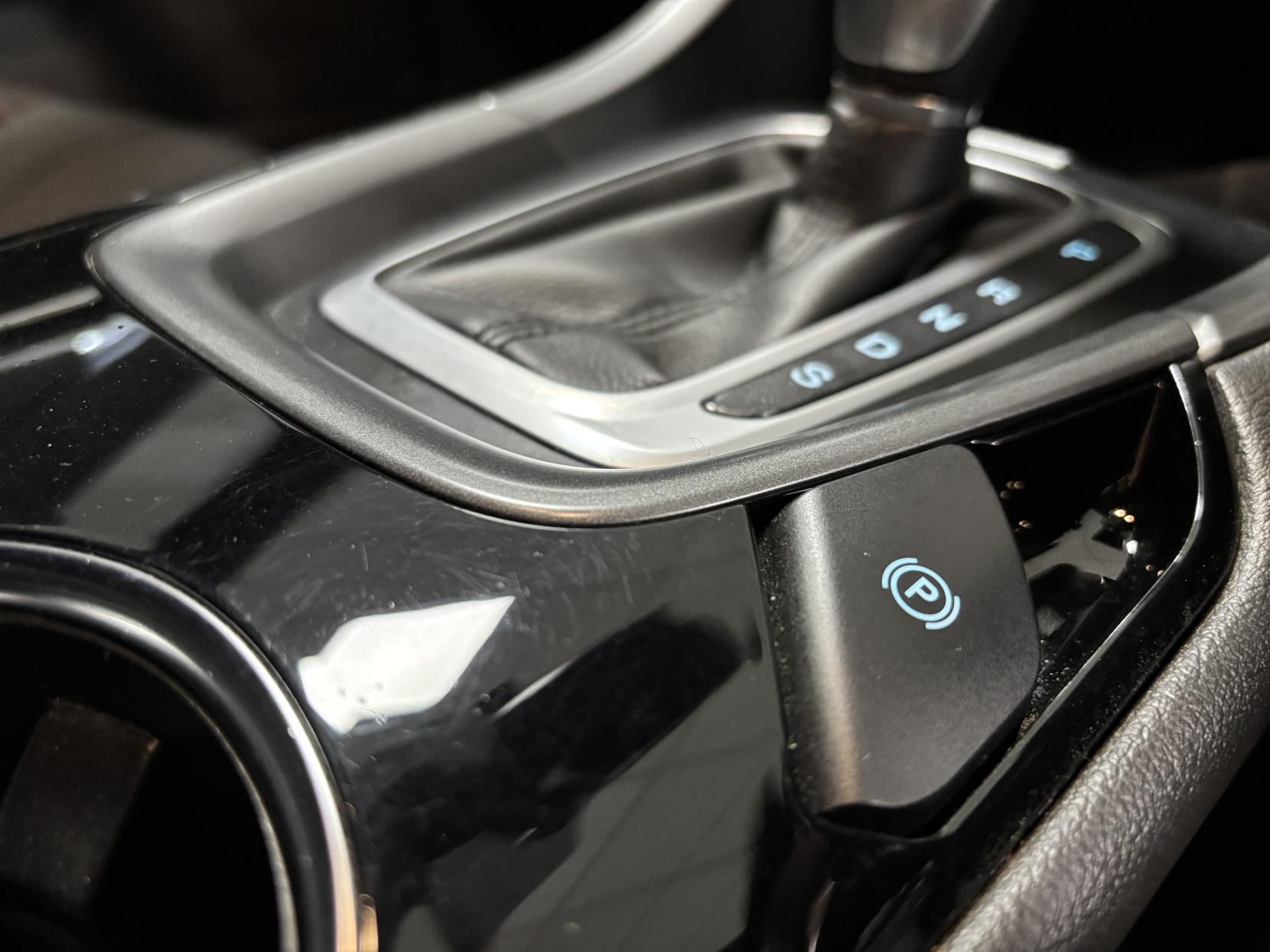 Ford Mondeo 2.0 TDCi ST-Line Hatchback 5dr Diesel Powershift Euro 6 (s/s) (180 ps)