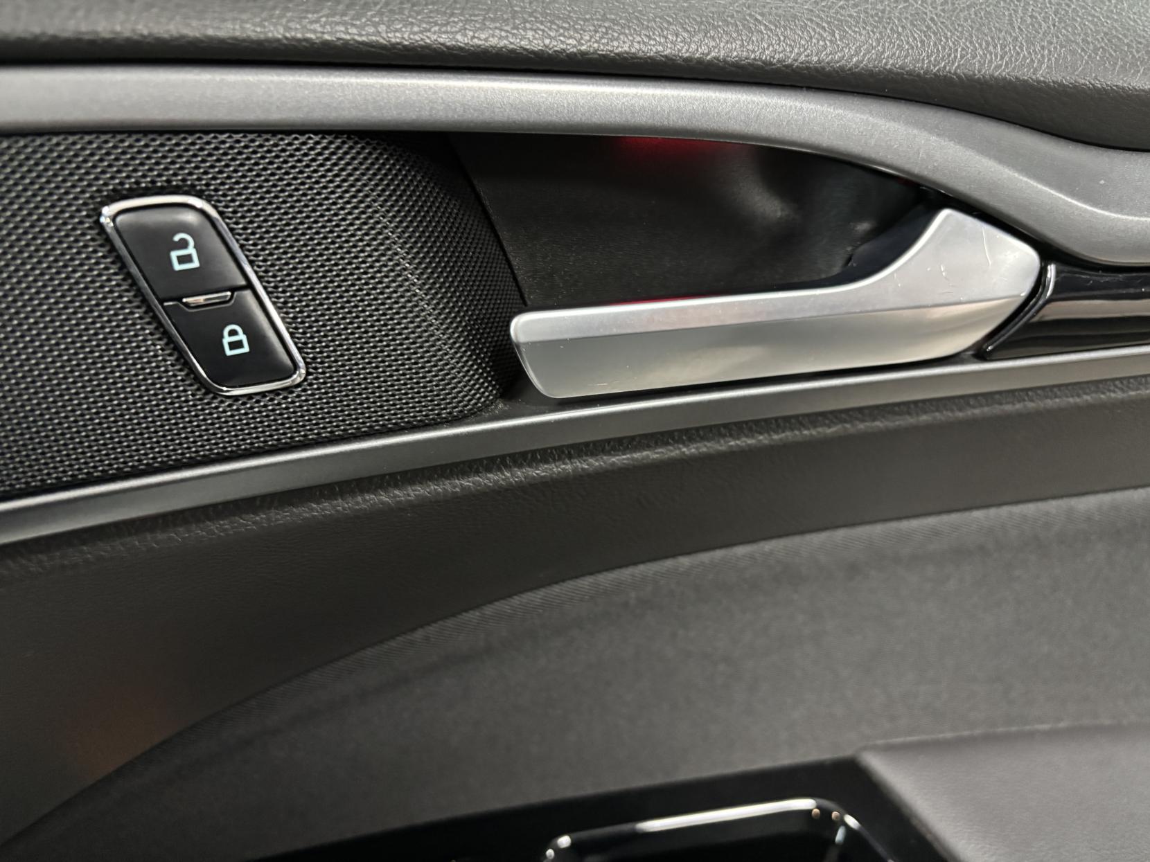 Ford Mondeo 2.0 TDCi ST-Line Hatchback 5dr Diesel Powershift Euro 6 (s/s) (180 ps)