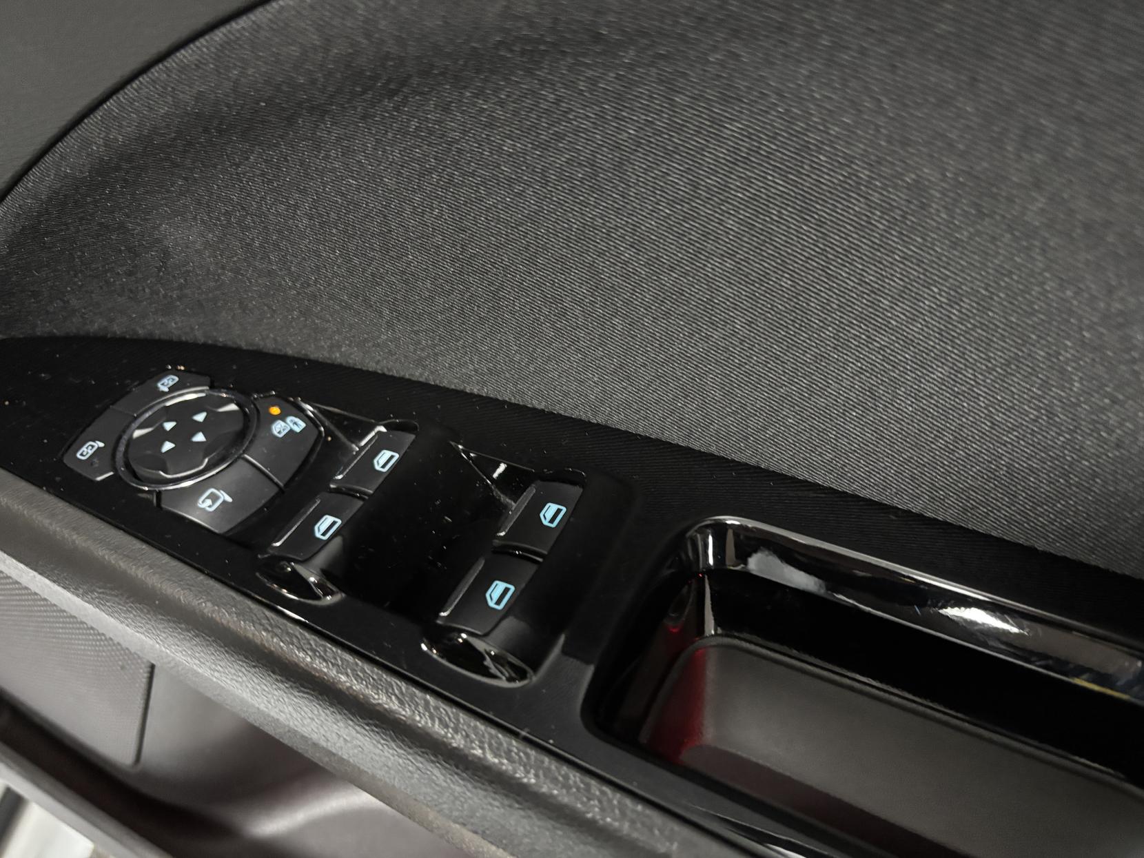 Ford Mondeo 2.0 TDCi ST-Line Hatchback 5dr Diesel Powershift Euro 6 (s/s) (180 ps)