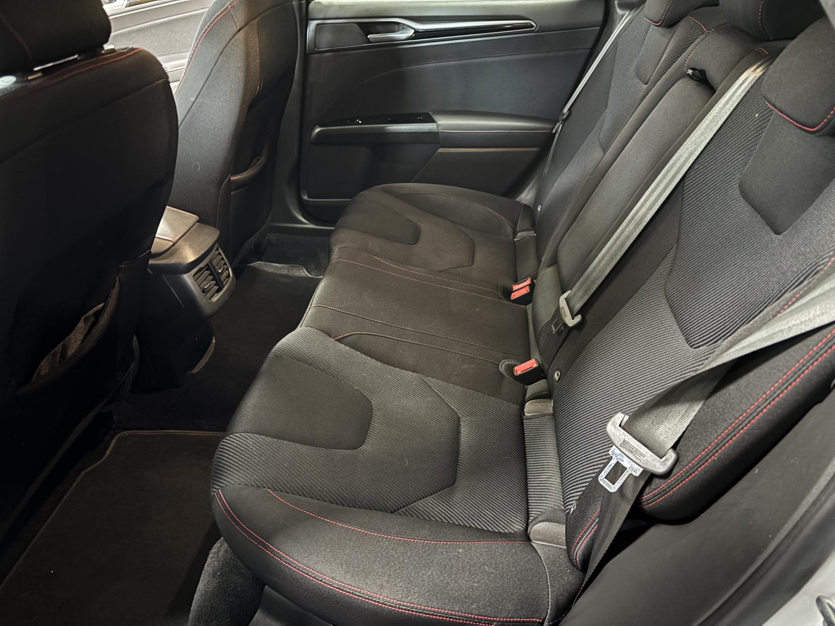 Ford Mondeo 2.0 TDCi ST-Line Hatchback 5dr Diesel Powershift Euro 6 (s/s) (180 ps)