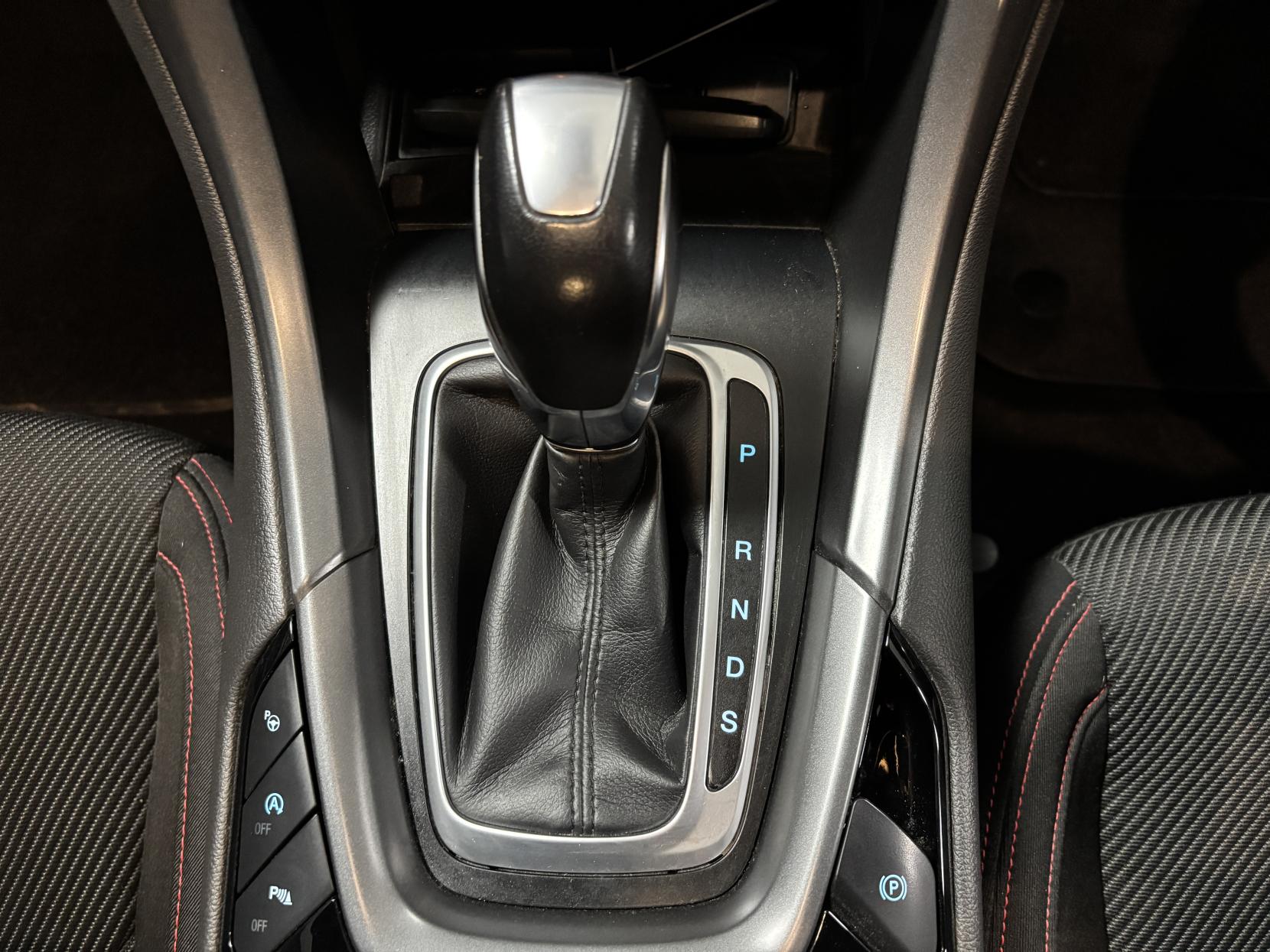 Ford Mondeo 2.0 TDCi ST-Line Hatchback 5dr Diesel Powershift Euro 6 (s/s) (180 ps)