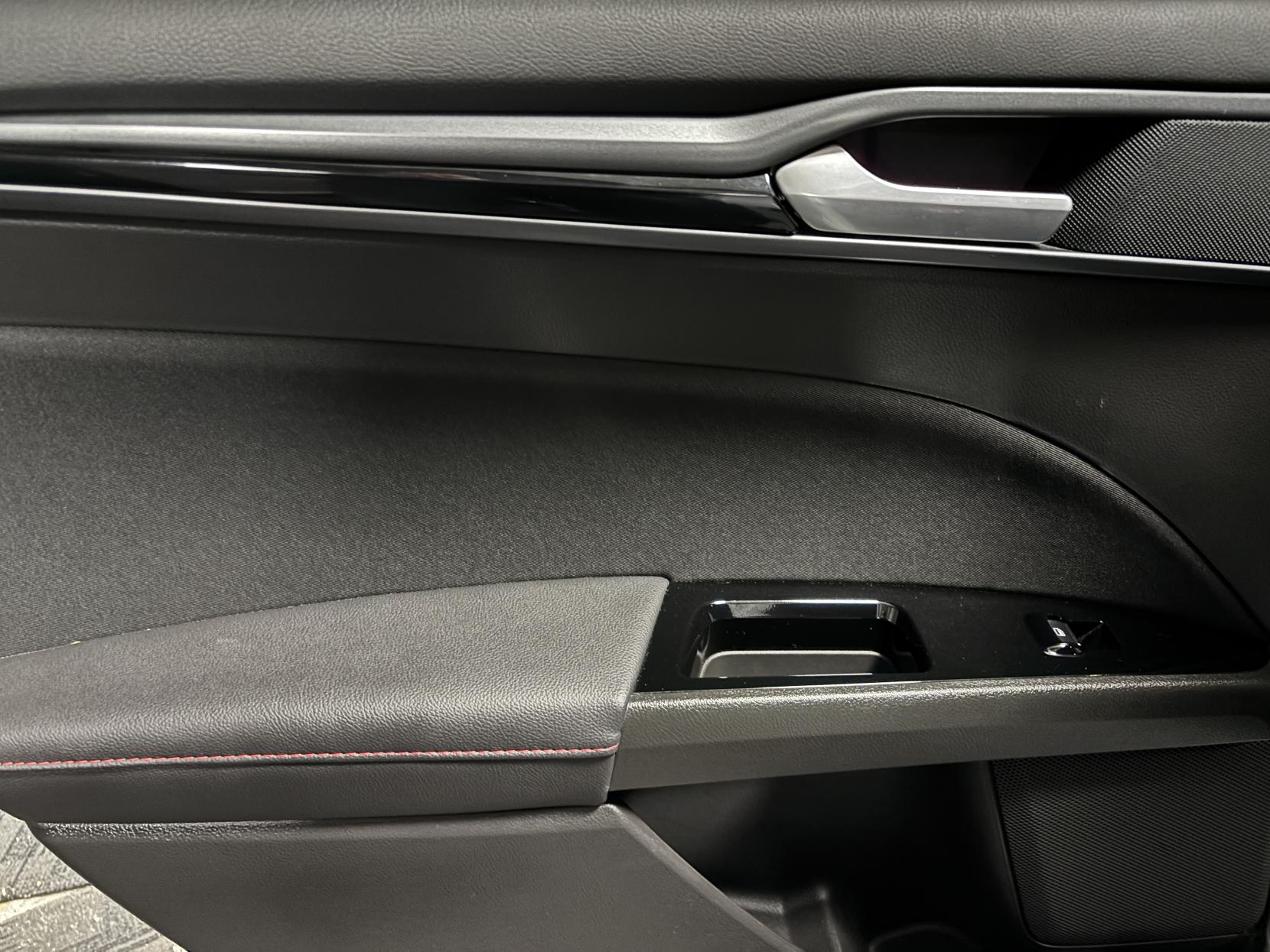 Ford Mondeo 2.0 TDCi ST-Line Hatchback 5dr Diesel Powershift Euro 6 (s/s) (180 ps)