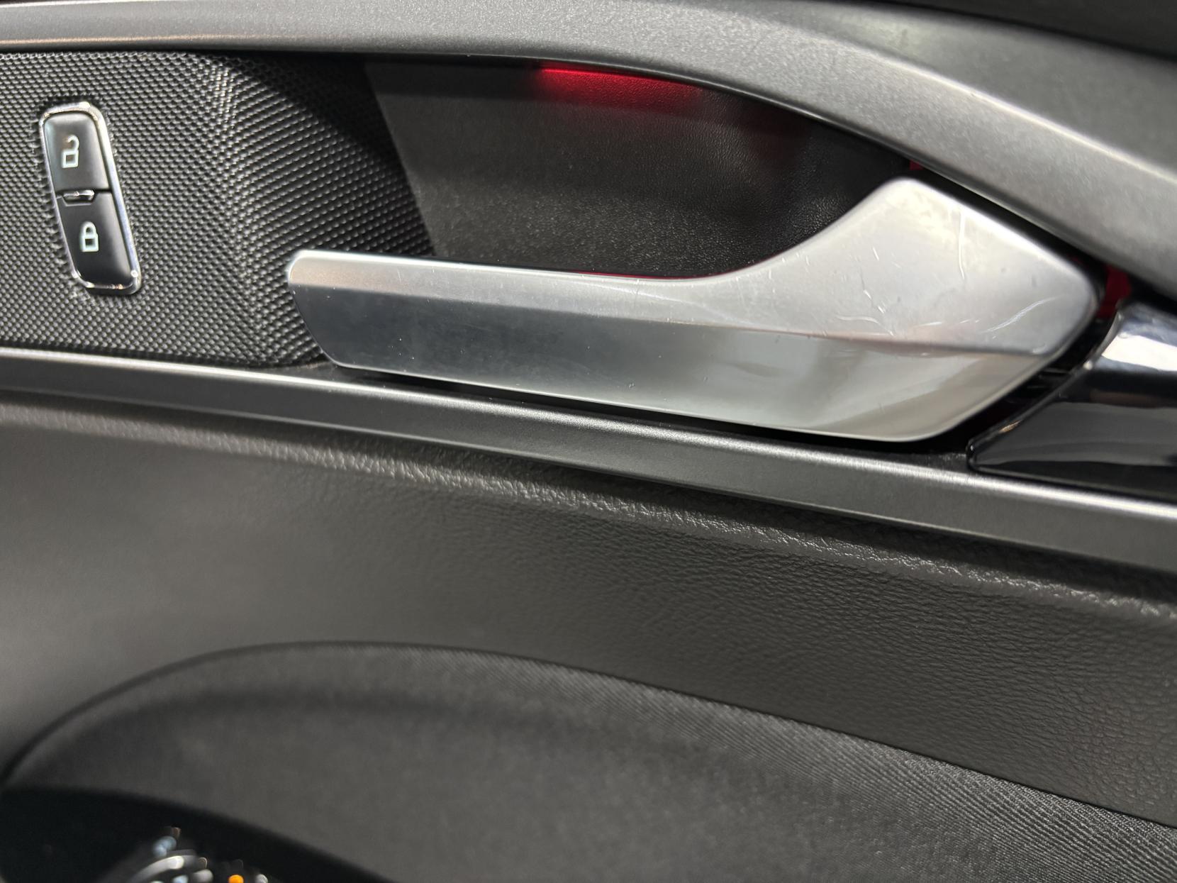 Ford Mondeo 2.0 TDCi ST-Line Hatchback 5dr Diesel Powershift Euro 6 (s/s) (180 ps)