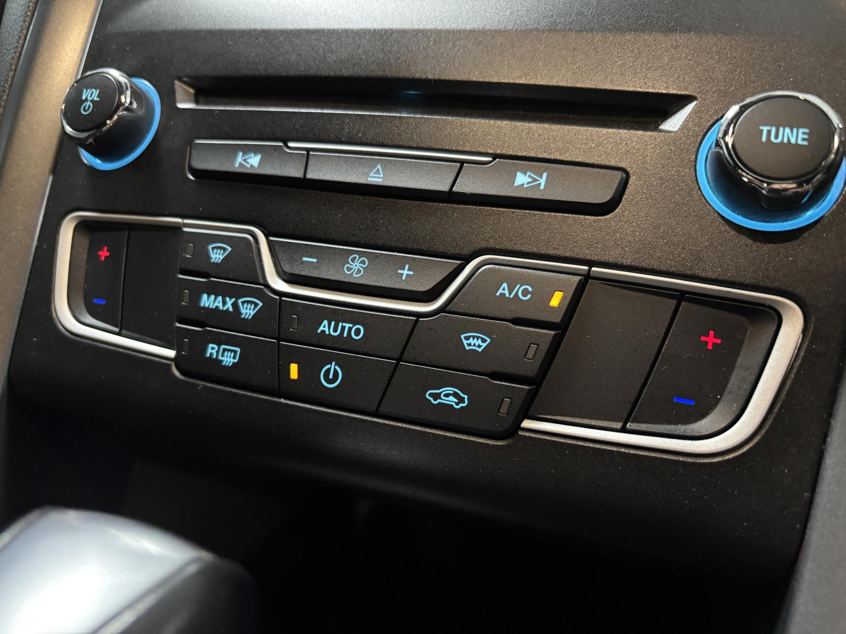 Ford Mondeo 2.0 TDCi ST-Line Hatchback 5dr Diesel Powershift Euro 6 (s/s) (180 ps)