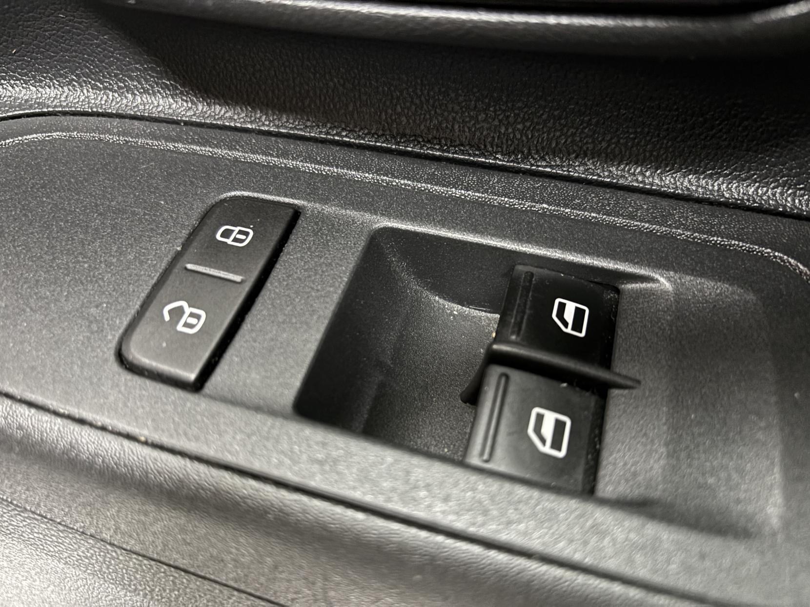 Volkswagen up! 1.0 Move up! Hatchback 5dr Petrol Manual Euro 6 (s/s) (60 ps)