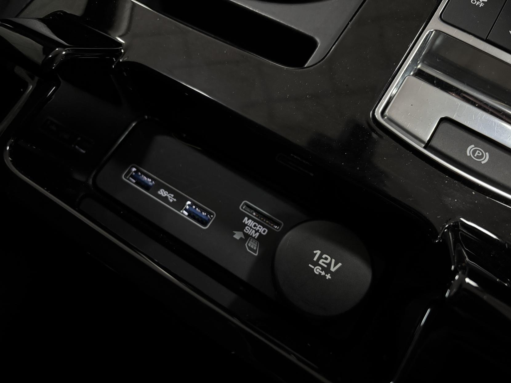 Land Rover Discovery 2.0 Si4 HSE GPF SUV 5dr Petrol Auto 4WD Euro 6 (s/s) (300 ps)