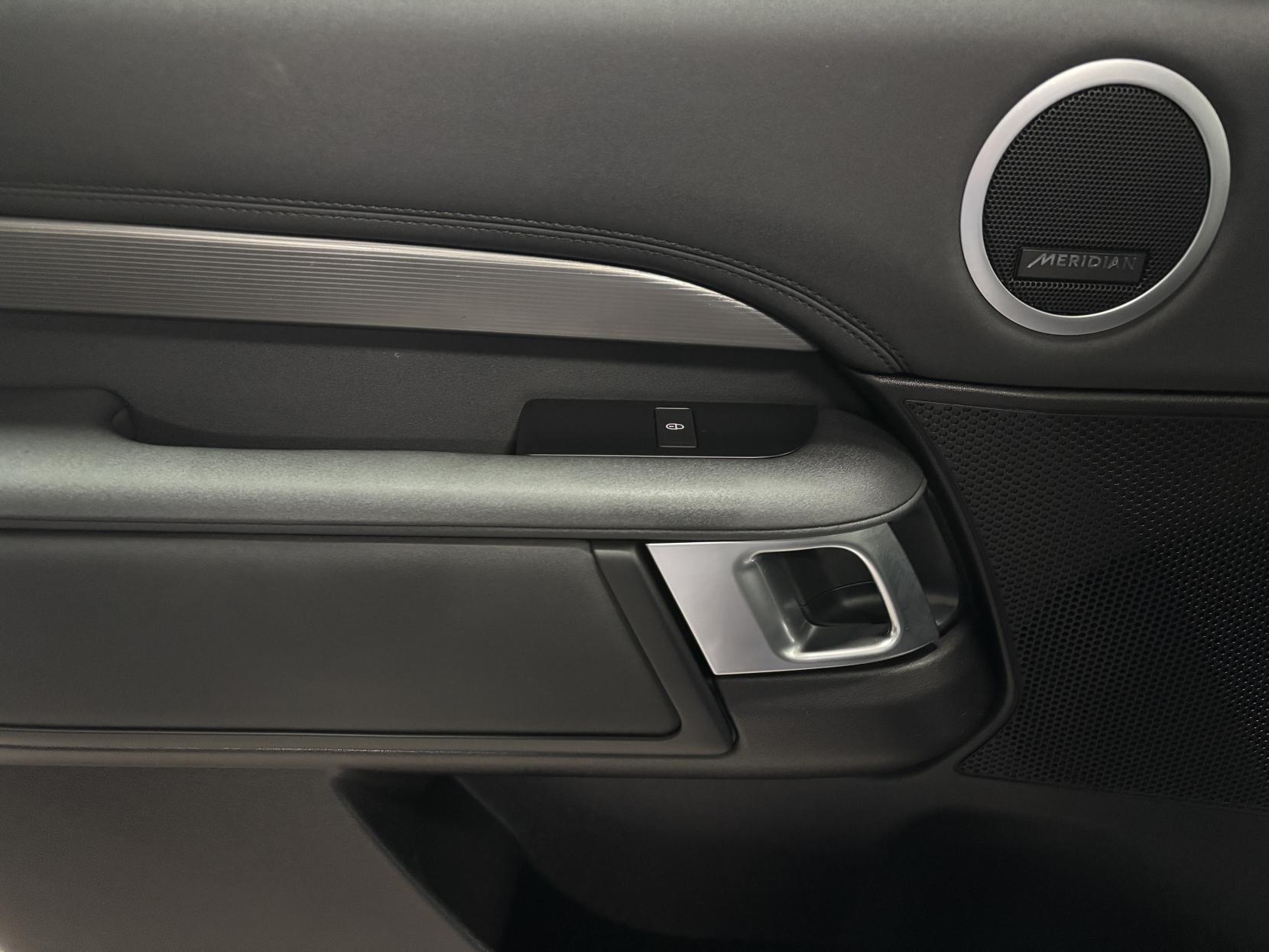 Land Rover Discovery 2.0 Si4 HSE GPF SUV 5dr Petrol Auto 4WD Euro 6 (s/s) (300 ps)