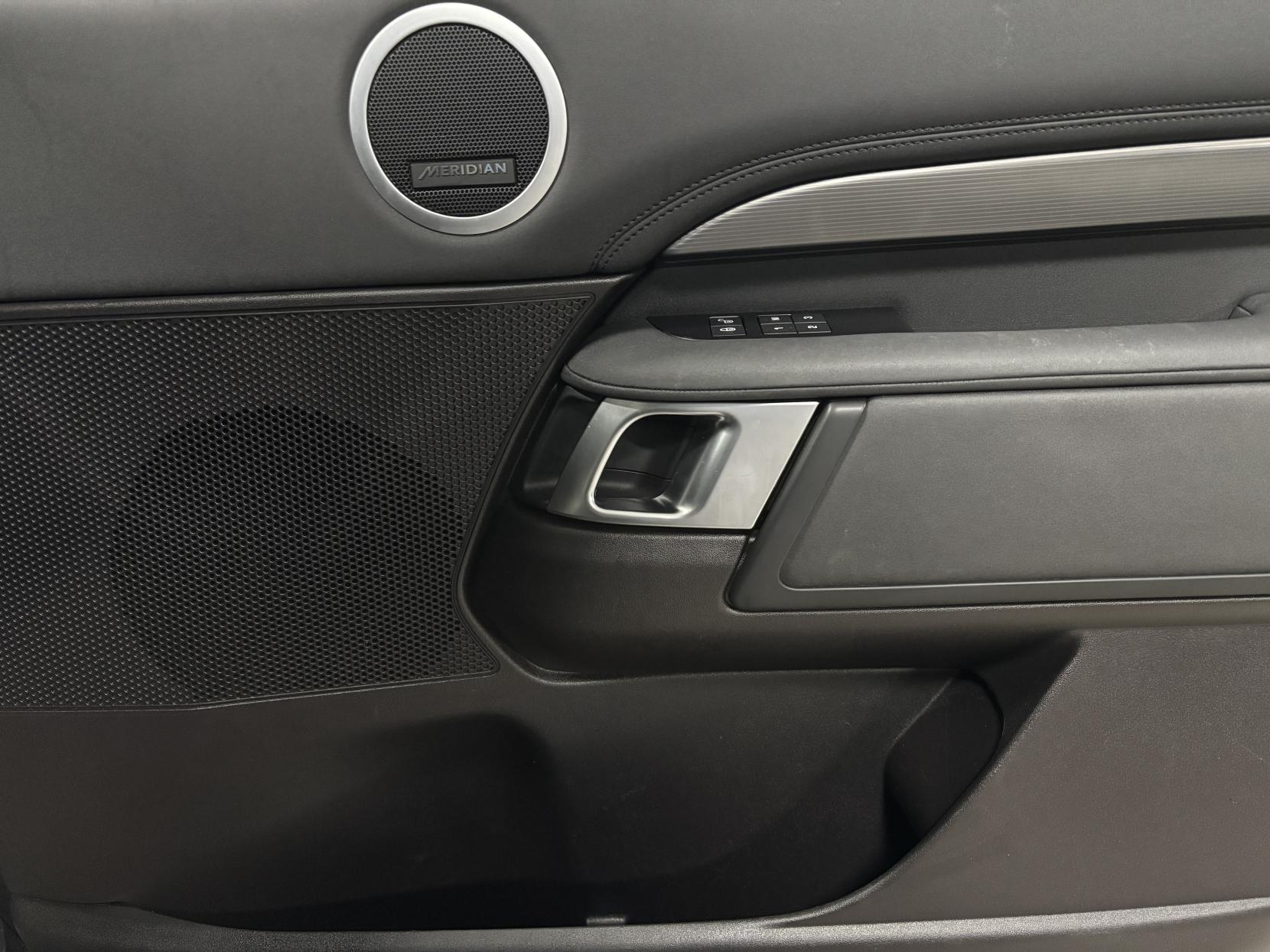 Land Rover Discovery 2.0 Si4 HSE GPF SUV 5dr Petrol Auto 4WD Euro 6 (s/s) (300 ps)